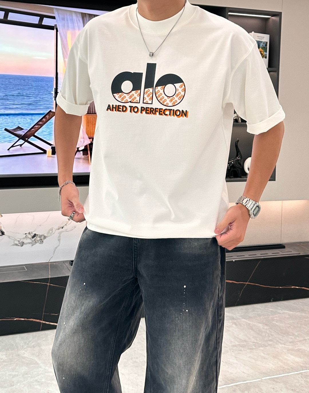 NO:473097,alo 2025 spring and summer style/official website synchronization The fabric is made of heavy pure cotton combed cotton fabric, OS loose style, and the upper body style is super positive!  Everyday versatile, a must-have item for wardrobe!  Size S-3XL (Large-size) Size/part S M L XL 2XL 3XL Shoulder width 52 54 56 57 59 60 Clothes length 70 72.75.78.82.85. Bust 54 56.58.60.62.64. Sleeve length 24 26 27 28 29 30,,alexander wang19860909alo 2025春夏款/官网同步 面料采用重磅纯棉精梳棉面料,OS宽松版型,上身版型超正！日常百搭,衣橱必备单品！ 尺码 S-3XL（版型偏大） 码数/部位S M L XL 2XL 3XL 肩宽 52 54 56 57 59 60 衣长70 72.75.78.82.85. 胸围 54 56.58.60.62.64. 袖长24 26 27 28 29 30,,alexander wang,Men's clothing