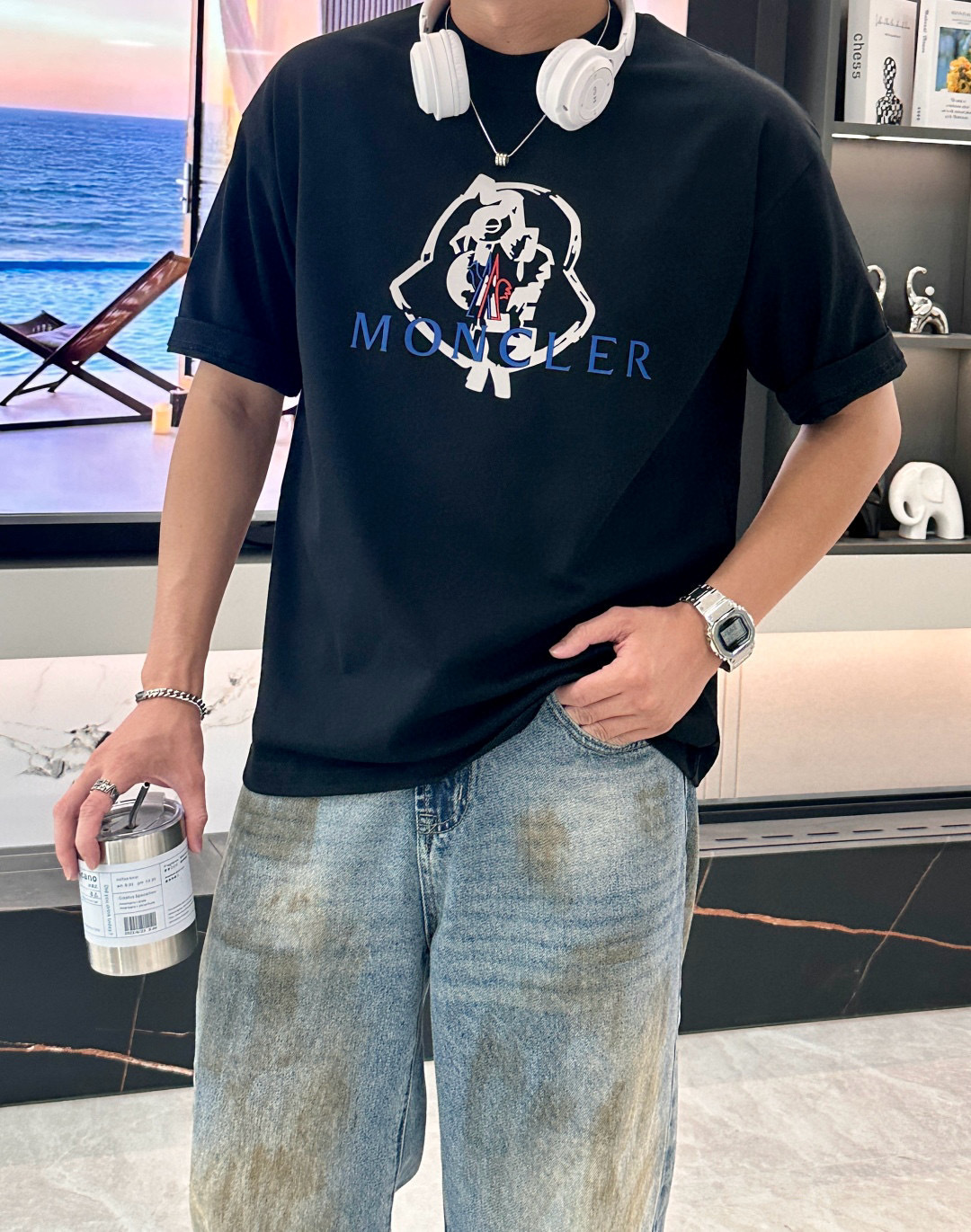 
蒙口
2025春夏款/官网同步
面料采用重磅纯棉精梳棉面料，OS宽松版型，上身版型超正！日常百搭，衣橱