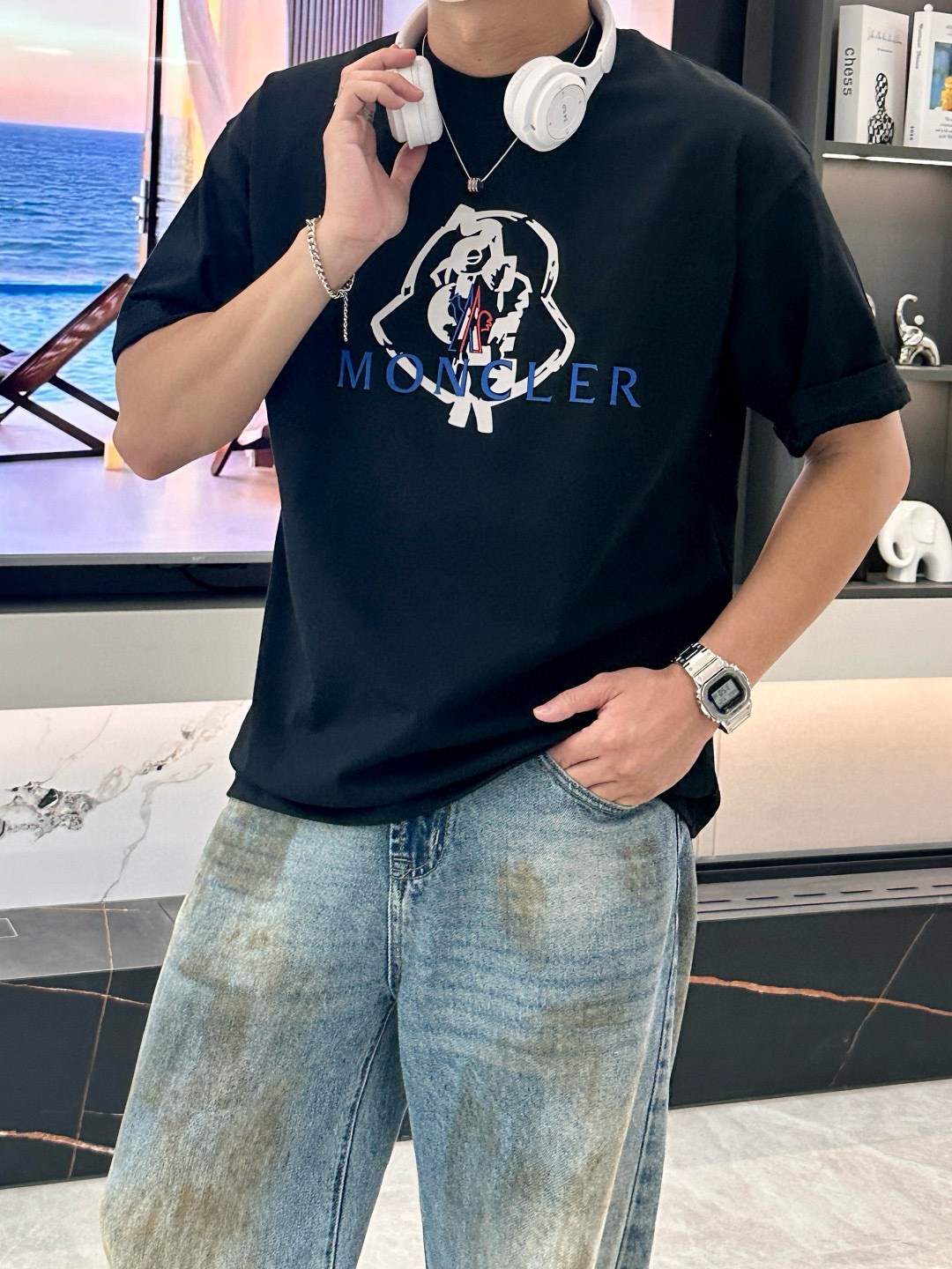 
蒙口
2025春夏款/官网同步
面料采用重磅纯棉精梳棉面料，OS宽松版型，上身版型超正！日常百搭，衣橱