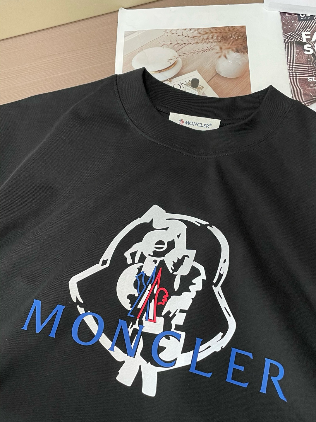 
蒙口
2025春夏款/官网同步
面料采用重磅纯棉精梳棉面料，OS宽松版型，上身版型超正！日常百搭，衣橱