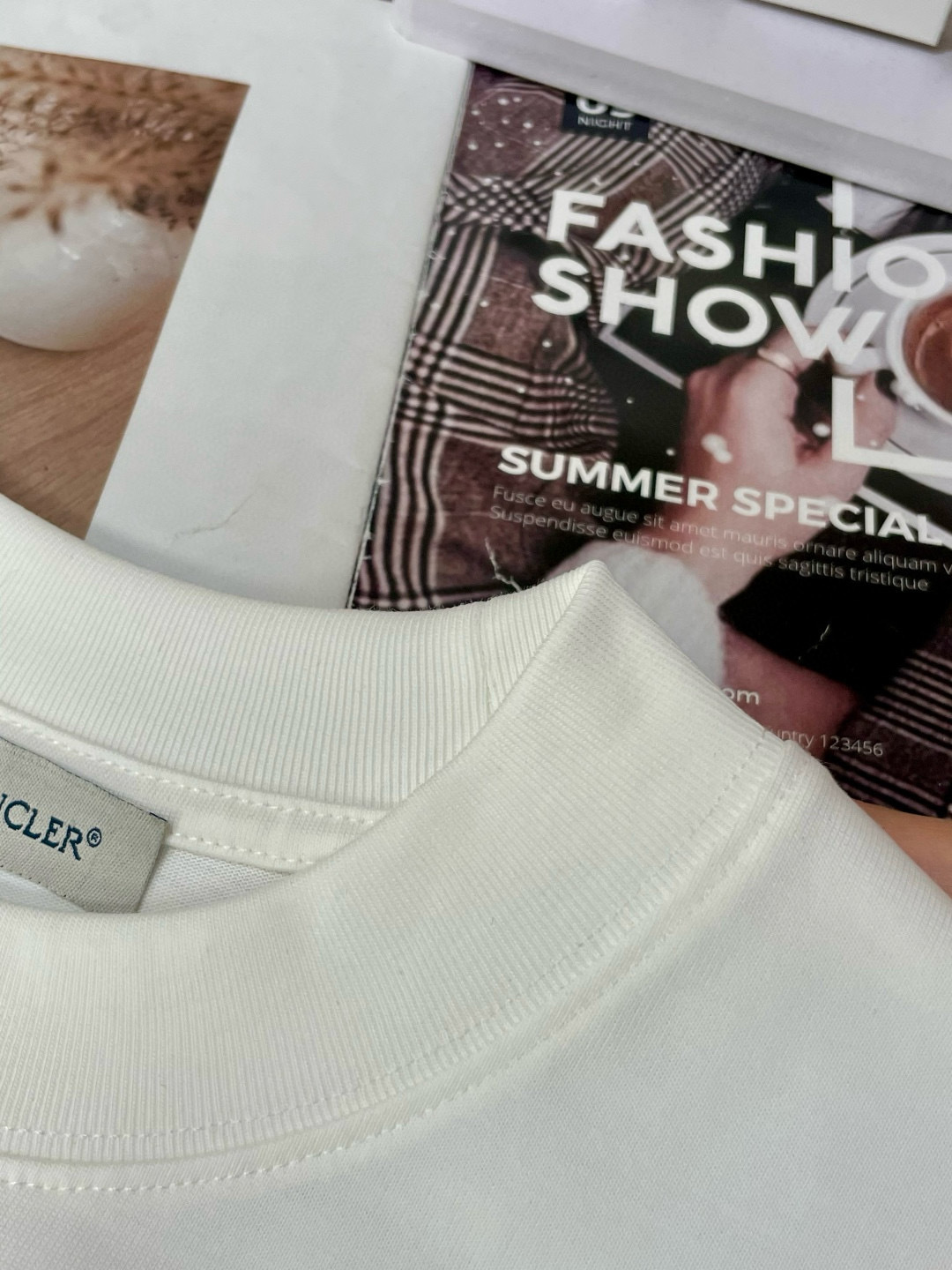 
蒙口
2025春夏款/官网同步
面料采用重磅纯棉精梳棉面料，OS宽松版型，上身版型超正！日常百搭，衣橱