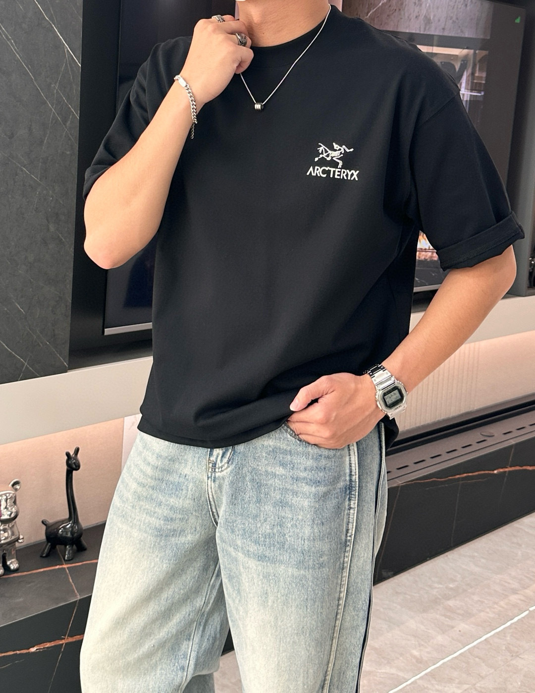 
始祖鸟 
2025春夏款/官网同步
面料采用重磅纯棉精梳棉面料，OS宽松版型，上身版型超正！日常百搭，