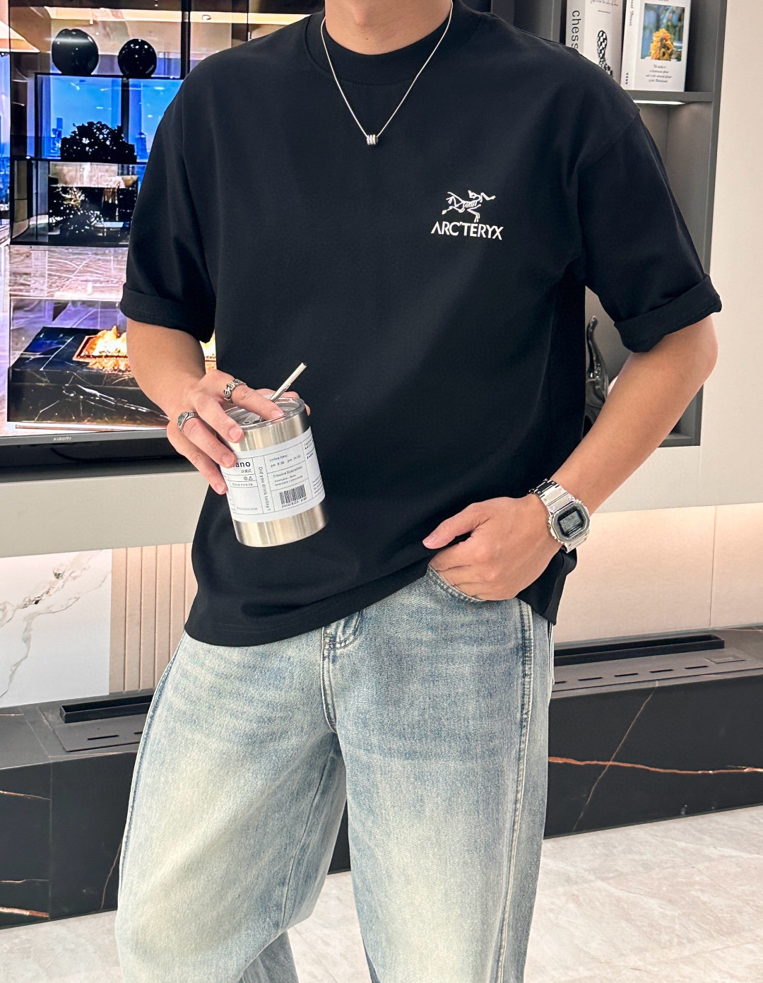 
始祖鸟 
2025春夏款/官网同步
面料采用重磅纯棉精梳棉面料，OS宽松版型，上身版型超正！日常百搭，