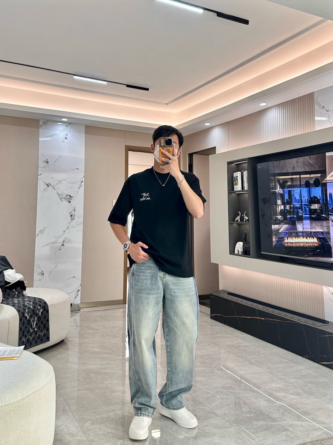 
始祖鸟 
2025春夏款/官网同步
面料采用重磅纯棉精梳棉面料，OS宽松版型，上身版型超正！日常百搭，