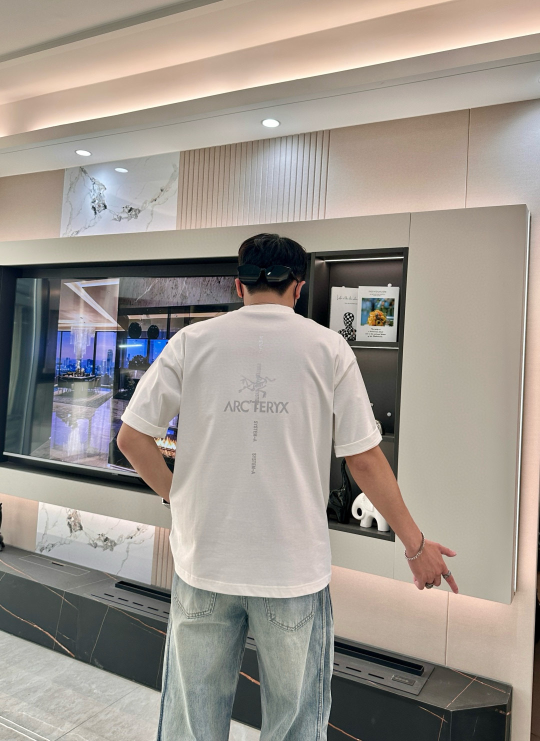 
始祖鸟
2025春夏款/官网同步
面料采用重磅纯棉精梳棉面料，OS宽松版型，上身版型超正！日常百搭，衣