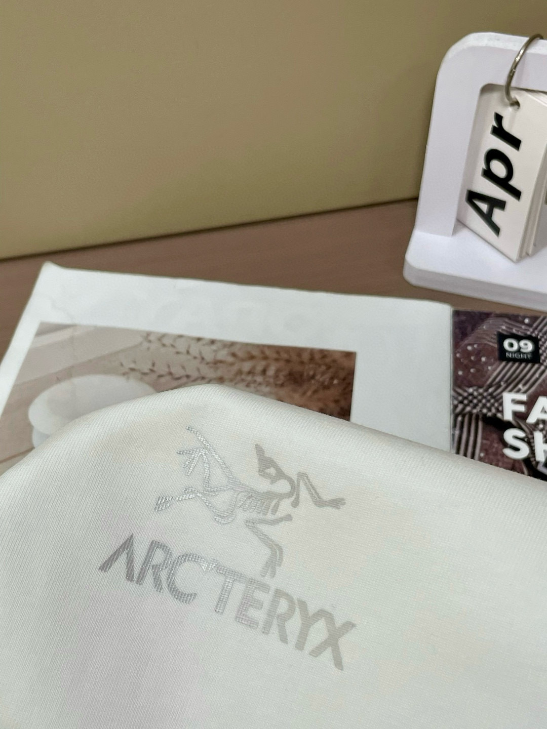 
始祖鸟
2025春夏款/官网同步
面料采用重磅纯棉精梳棉面料，OS宽松版型，上身版型超正！日常百搭，衣