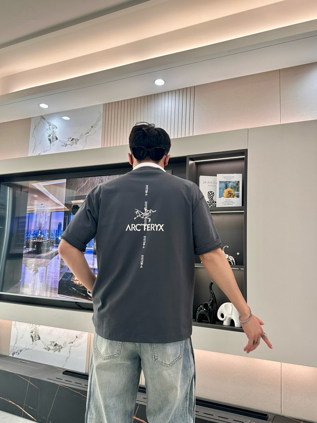 
始祖鸟
2025春夏款/官网同步
面料采用重磅纯棉精梳棉面料，OS宽松版型，上身版型超正！日常百搭，衣