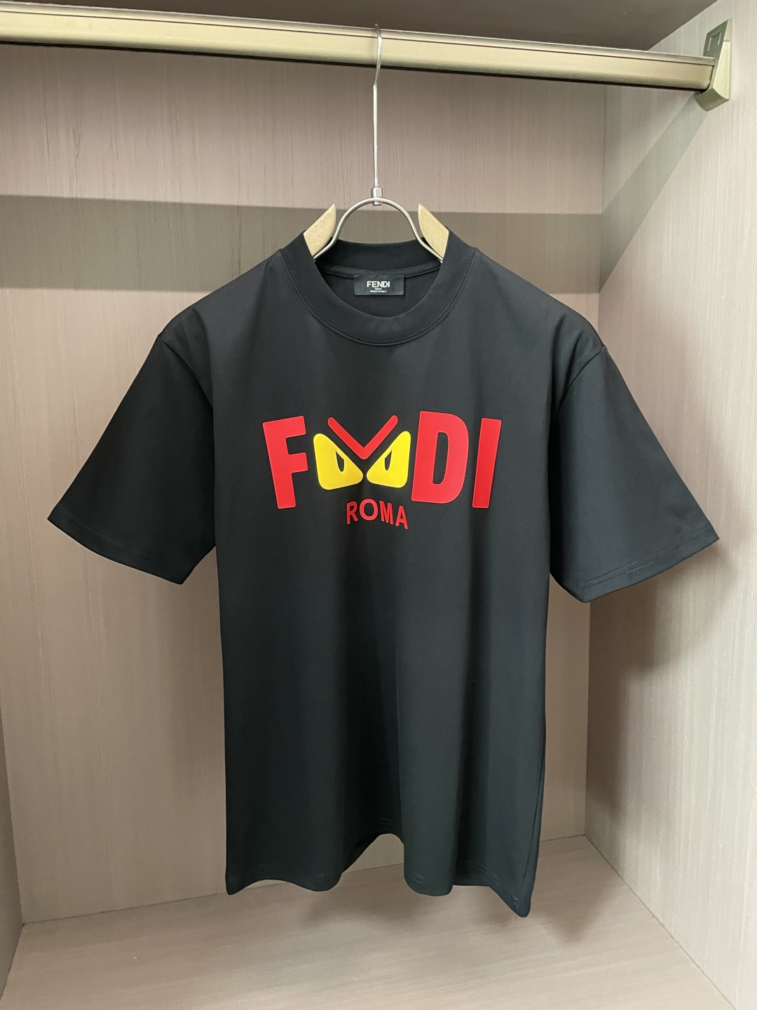 NO:478400,FD 2025 Spring and Summer New Products Classic and versatile Round Neck Short-Sleeved T-shirts A must-have item every year!  Simple and generous design, clean and neat tailoring, combed cotton fabric, soft and delicate, men's wardrobe is indispensable, and can be matched with various clothing anytime and anywhere to meet your daily life needs. The fabrics we choose are all used by first-tier brands, skin-friendly and smooth, and the clothes design is also very simple and elegant!  Comfort and breathability are perfect!  The fabric attributes are excellent!  Full of high-end feeling!  Size M-4XL, T-shirt,tees,t-shirt,alexander wang19860909FD 2025春夏新品 经典百搭款 圆领短袖T恤 每年必出的单品！简单大方设计 干净利落剪裁 采用精梳棉面料 柔软细腻 男人的衣柜都少不了基础 随时随地都可以拿来搭配各种服饰,满足您日常生活需求 .我们所选择的面料都是一线品牌所使用的 ,亲肤挺滑手感,衣服设计也是非常的简洁大方！舒适性与透气性完美兼备！面料属性皆为上乘！高级感十足！ 尺码M-4XL,,T-shirt,tees，t-shirt,alexander wang,Men's clothing