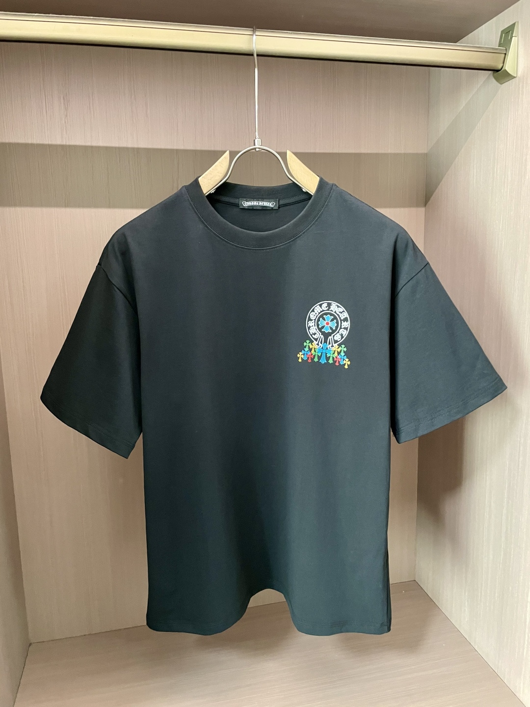 NO:478425,Croxin 2025 spring and summer new product, preferred specific original development double-strand cotton plain fabric, with wide upper body and good comfort, casual matching of the outside and the inner style, a must-have for men and women in summer Size S-XXL, chrome hearts, alexander wang19860909克罗心 2025春夏新品,优选特定原版开发双股精棉平纹面料,上身挺阔舒适度佳,外穿内搭随意搭配,男女同款夏日必备 尺码S-XXL,,chrome hearts,alexander wang,Men's clothing