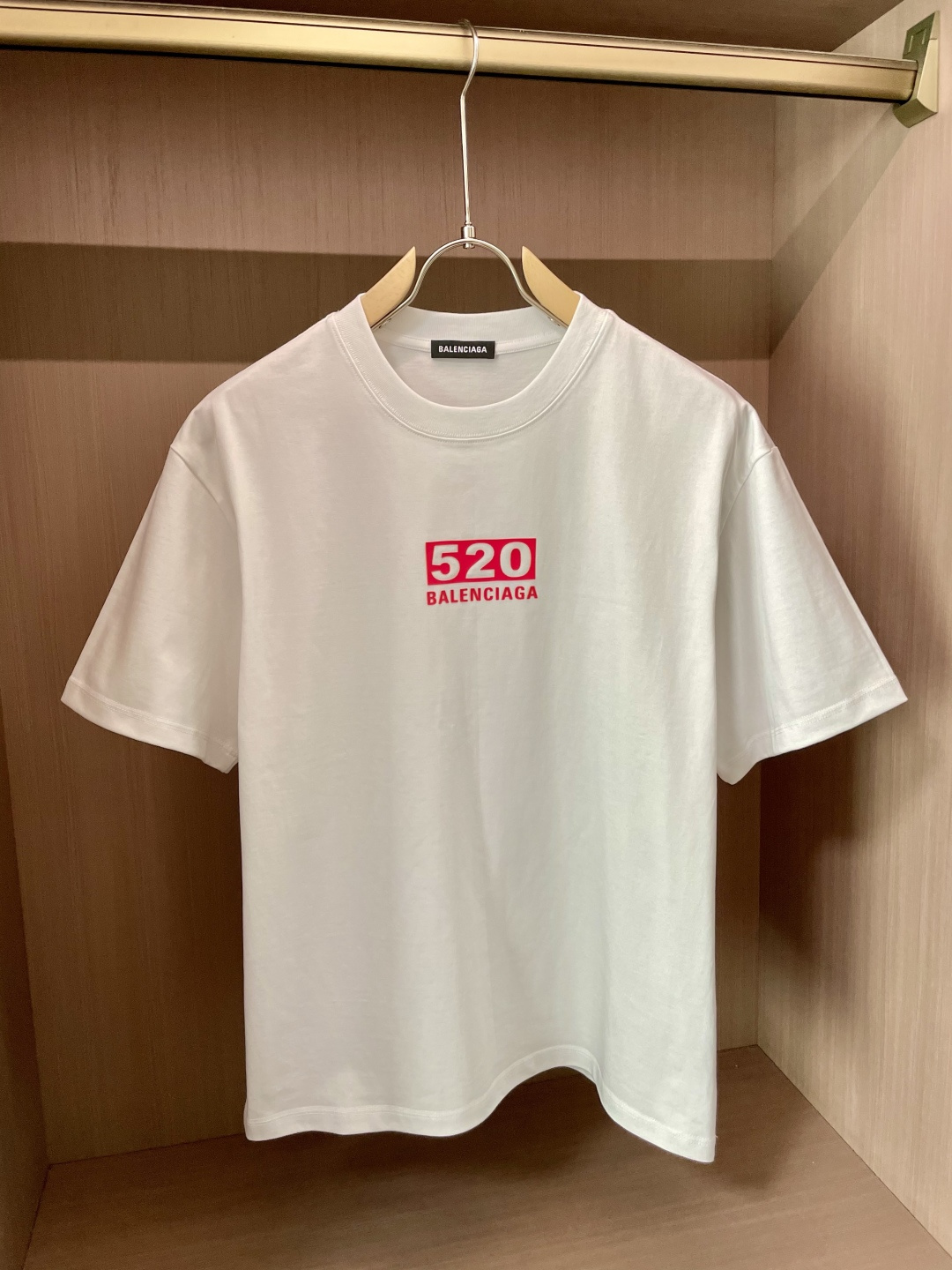 NO:478392,Balenciaga 2025 spring and summer new product, preferred specific original development double-strand cotton plain fabric, with wide upper body and good comfort, casually matched with the outside and the inner style, a must-have for men and women in summer Size S-XXL,,balenciaga,alexander wang19860909巴黎世家 2025春夏新品,优选特定原版开发双股精棉平纹面料,上身挺阔舒适度佳,外穿内搭随意搭配,男女同款夏日必备 尺码S-XXL,,balenciaga,alexander wang,Men's clothing