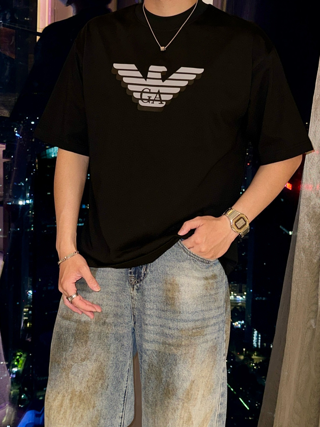 NO:478457,Armani 2025 spring and summer style/official website synchronization The fabric is made of heavy pure cotton combed cotton fabric, OS loose style, and the upper body style is super positive!  Everyday versatile, a must-have item for wardrobe!  Size S-3XL (Large-size) Size/part S M L XL 2XL 3XL Shoulder width 52 54 56 57 59 60 Clothes length 70 72.75.78.82.85. Bust 54 56.58.60.62.64. Sleeve length 24 26 27 28 29 30,,armani,alexander wang19860909阿玛尼 2025春夏款/官网同步 面料采用重磅纯棉精梳棉面料,OS宽松版型,上身版型超正！日常百搭,衣橱必备单品！ 尺码 S-3XL（版型偏大） 码数/部位S M L XL 2XL 3XL 肩宽 52 54 56 57 59 60 衣长70 72.75.78.82.85. 胸围 54 56.58.60.62.64. 袖长24 26 27 28 29 30,,armani,alexander wang,Men's clothing