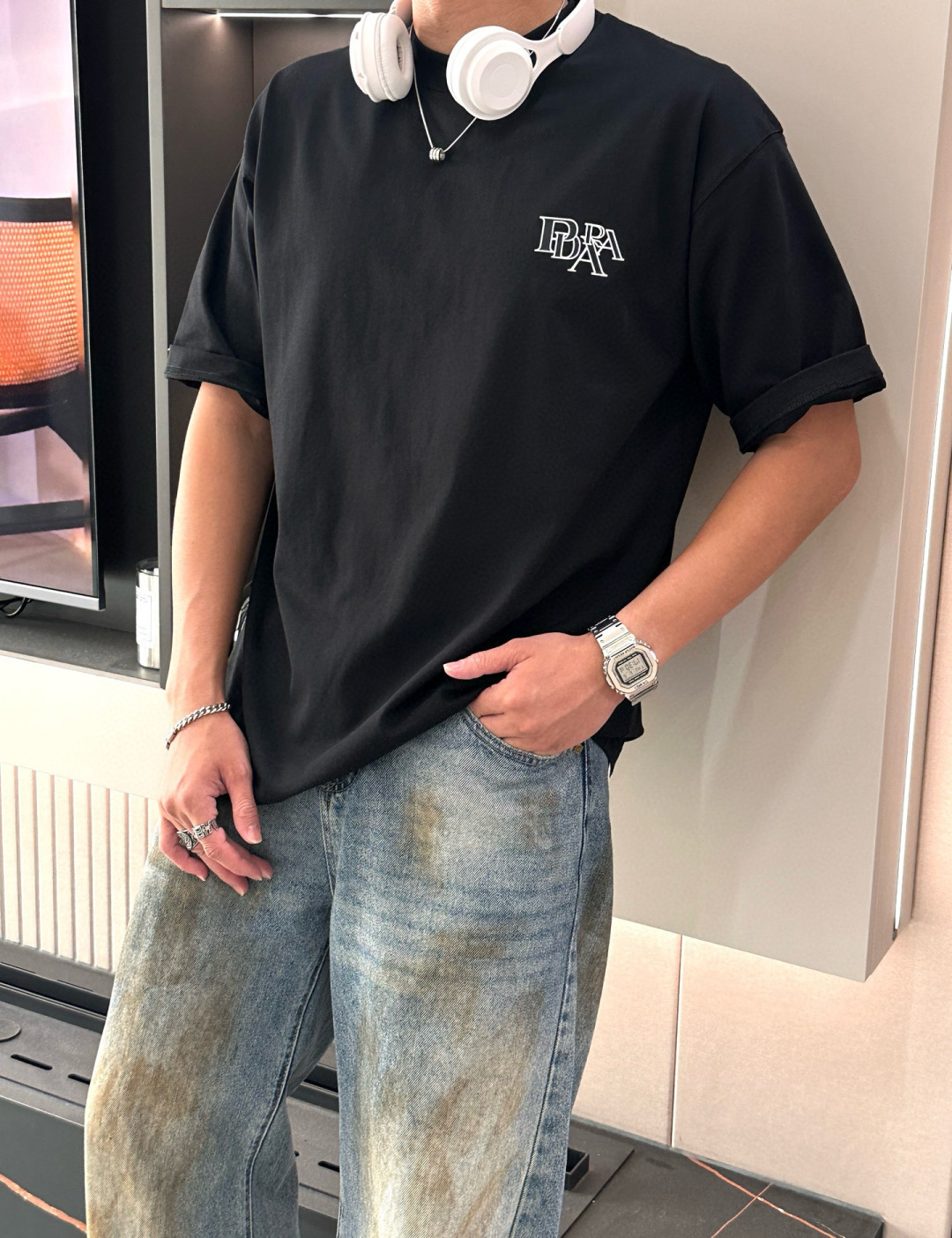 NO:478486,Prad 2025 spring and summer style/official website synchronization The fabric is made of heavy pure cotton combed cotton fabric, OS loose style, and the upper body style is super positive!  Everyday versatile, a must-have item for wardrobe!  Size S-3XL (Large-size) Size/part S M L XL 2XL 3XL Shoulder width 52 54 56 57 59 60 Clothes length 70 72.75.78.82.85. Bust 54 56.58.60.62.64. Sleeve length 24 26 27 28 29 30,,prada,alexander wang19860909Prad 2025春夏款/官网同步 面料采用重磅纯棉精梳棉面料,OS宽松版型,上身版型超正！日常百搭,衣橱必备单品！ 尺码 S-3XL（版型偏大） 码数/部位S M L XL 2XL 3XL 肩宽 52 54 56 57 59 60 衣长70 72.75.78.82.85. 胸围 54 56.58.60.62.64. 袖长24 26 27 28 29 30,,prada,alexander wang,Men's clothing