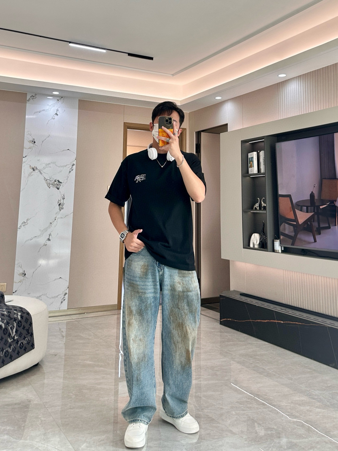 
Prad
2025春夏款/官网同步
面料采用重磅纯棉精梳棉面料，OS宽松版型，上身版型超正！日常百搭，