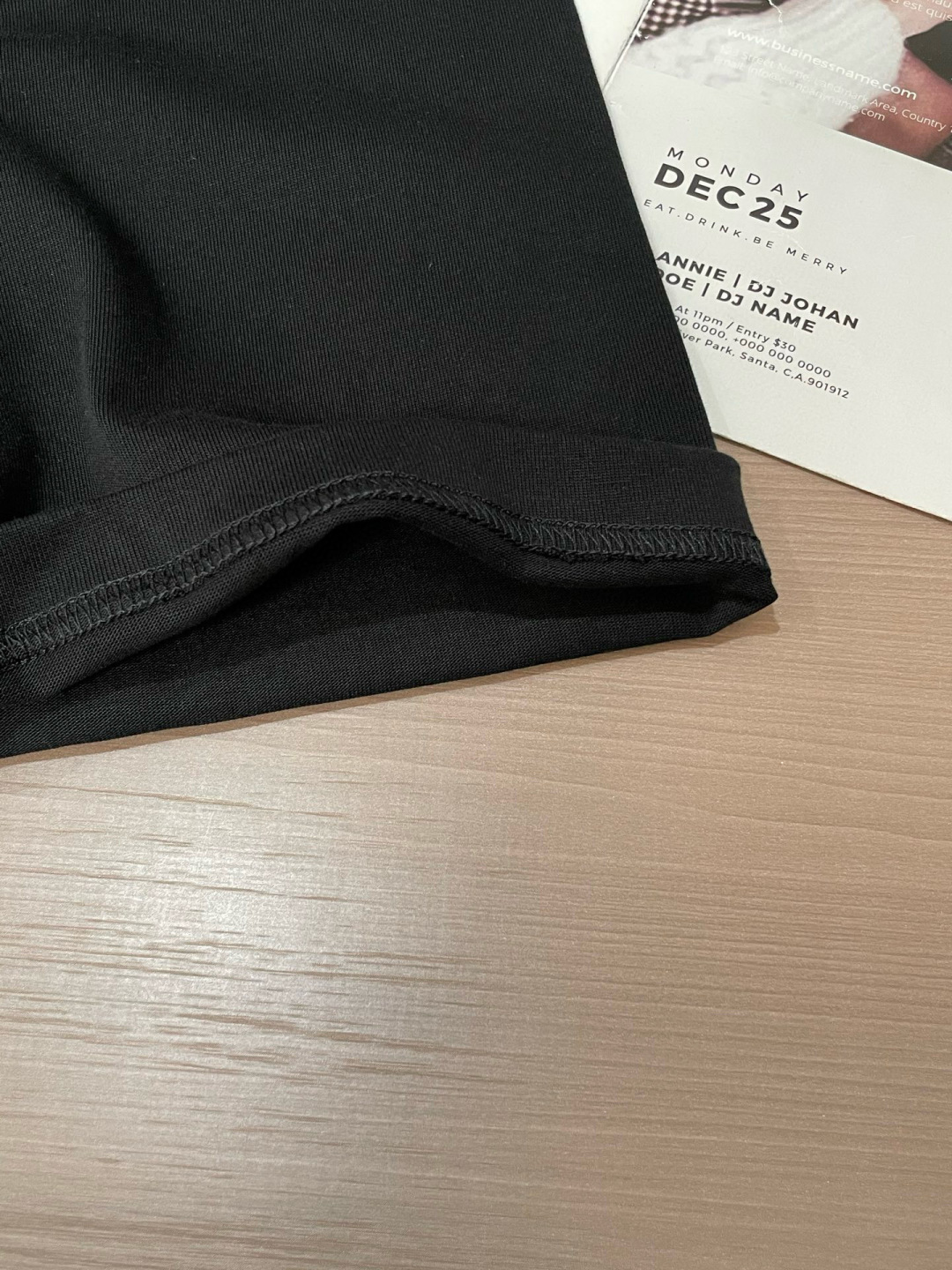 
Prad
2025春夏款/官网同步
面料采用重磅纯棉精梳棉面料，OS宽松版型，上身版型超正！日常百搭，