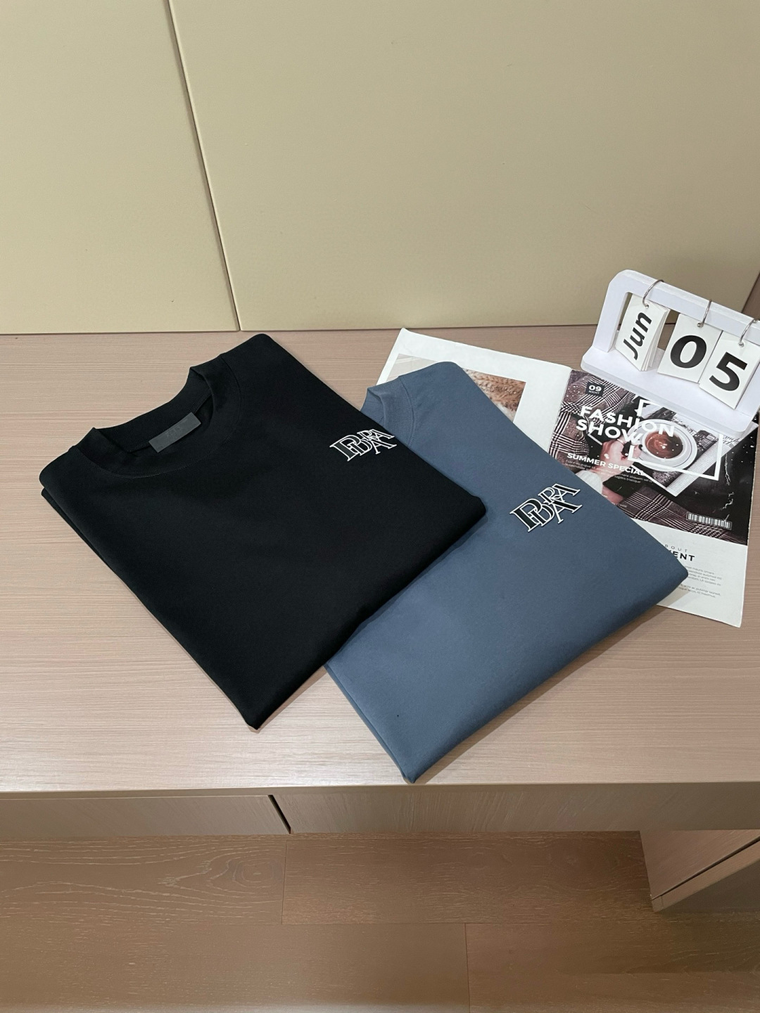 
Prad
2025春夏款/官网同步
面料采用重磅纯棉精梳棉面料，OS宽松版型，上身版型超正！日常百搭，