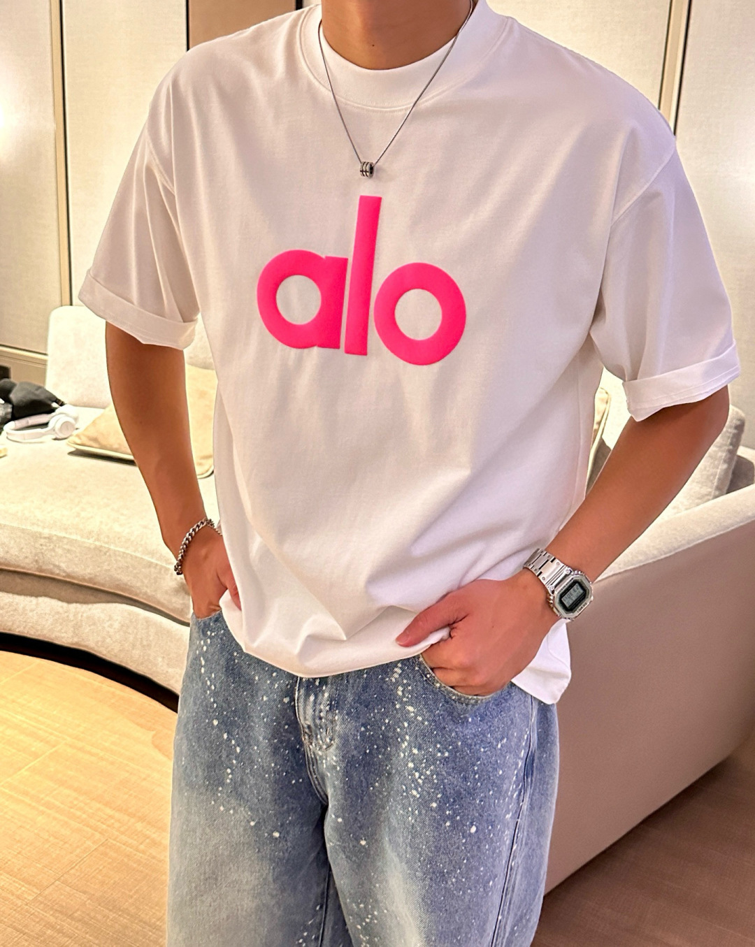 NO:478502,alo 2025 spring and summer style/official website synchronization The fabric is made of heavy pure cotton combed cotton fabric, OS loose style, and the upper body style is super positive!  Everyday versatile, a must-have item for wardrobe!  Size S-3XL (Large-size) Size/part S M L XL 2XL 3XL Shoulder width 52 54 56 57 59 60 Clothes length 70 72.75.78.82.85. Bust 54 56.58.60.62.64. Sleeve length 24 26 27 28 29 30,,alexander wang19860909alo 2025春夏款/官网同步 面料采用重磅纯棉精梳棉面料,OS宽松版型,上身版型超正！日常百搭,衣橱必备单品！ 尺码 S-3XL（版型偏大） 码数/部位S M L XL 2XL 3XL 肩宽 52 54 56 57 59 60 衣长70 72.75.78.82.85. 胸围 54 56.58.60.62.64. 袖长24 26 27 28 29 30,,alexander wang,Men's clothing