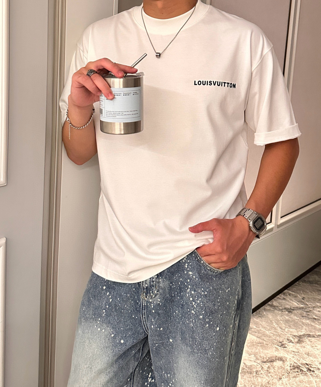 NO:478441,Lv 2025 spring and summer style/official website synchronization The fabric is made of heavy pure cotton combed cotton fabric, OS loose style, and the upper body style is super positive!  Everyday versatile, a must-have item for wardrobe!  Size S-3XL (Large-size) Size/part S M L XL 2XL 3XL Shoulder width 52 54 56 57 59 60 Clothes length 70 72.75.78.82.85. Bust 54 56.58.60.62.64. Sleeve length 24 26 27 28 29 30,,louis vuitton,alexander wang19860909Lv 2025春夏款/官网同步 面料采用重磅纯棉精梳棉面料,OS宽松版型,上身版型超正！日常百搭,衣橱必备单品！ 尺码 S-3XL（版型偏大） 码数/部位S M L XL 2XL 3XL 肩宽 52 54 56 57 59 60 衣长70 72.75.78.82.85. 胸围 54 56.58.60.62.64. 袖长24 26 27 28 29 30,,louis vuitton,alexander wang,Men's clothing