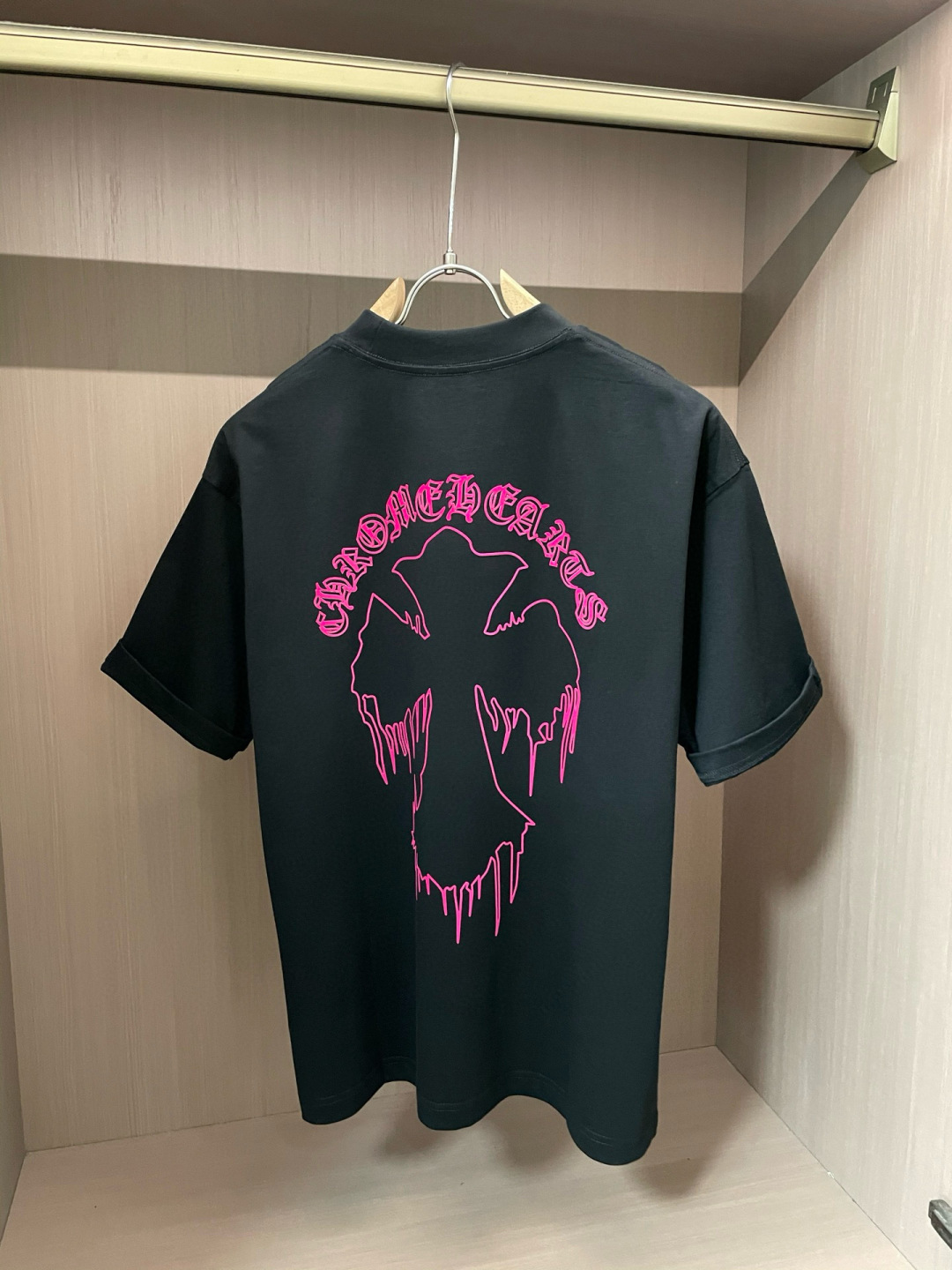 克罗心 2026春夏款/官网同步面料采用重磅纯棉精梳棉面料，OS宽松版型，上身版型超正！日常百搭，衣橱必