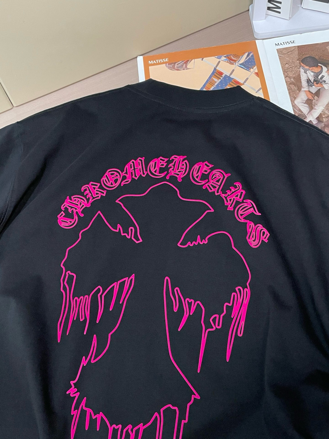 克罗心 2026春夏款/官网同步面料采用重磅纯棉精梳棉面料，OS宽松版型，上身版型超正！日常百搭，衣橱必