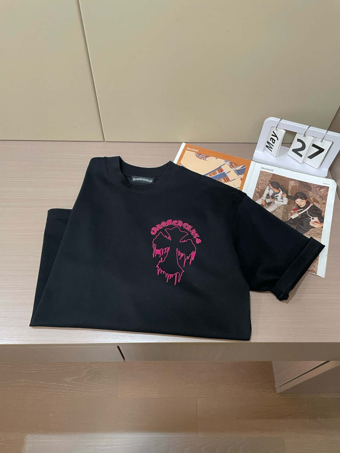 克罗心 2026春夏款/官网同步面料采用重磅纯棉精梳棉面料，OS宽松版型，上身版型超正！日常百搭，衣橱必