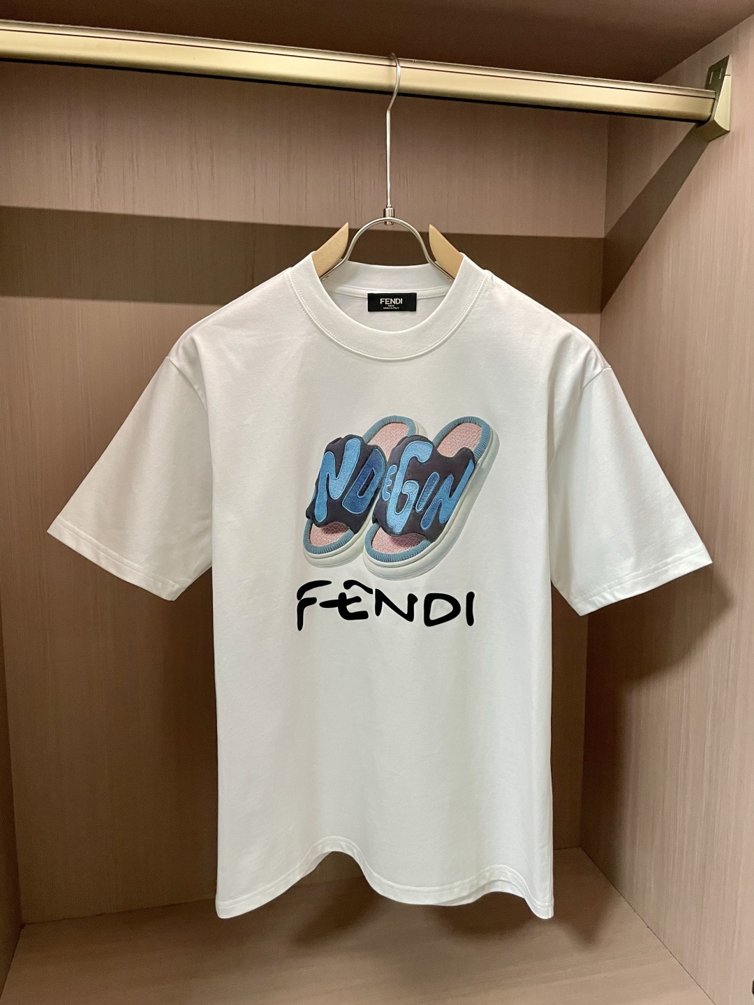 NO:483145,FD 2025 Spring and Summer New Products Classic and versatile Round Neck Short-Sleeved T-shirts A must-have item every year!  Simple and generous design, clean and neat tailoring, made of combed cotton fabric, soft and delicate, men's wardrobe is indispensable, and can be matched with various clothing anytime and anywhere to meet your daily life needs. The fabrics we choose are all used by first-tier brands, skin-friendly and smooth, and the clothes design is also very simple and elegant!  Comfort and breathability are perfect!  The fabric attributes are excellent!  Full of high-end feeling!  Size M-4XL, T-shirt,tees,t-shirt,alexander wang19860909FD 2025春夏新品 经典百搭款 圆领短袖T恤 每年必出的单品！简单大方设计 干净利落剪裁 采用精梳棉面料 柔软细腻 男人的衣柜都少不了基础 随时随地都可以拿来搭配各种服饰,满足您日常生活需求 .我们所选择的面料都是一线品牌所使用的 ,亲肤挺滑手感,衣服设计也是非常的简洁大方！舒适性与透气性完美兼备！面料属性皆为上乘！高级感十足！ 尺码M-4XL,,T-shirt,tees，t-shirt,alexander wang,Men's clothing