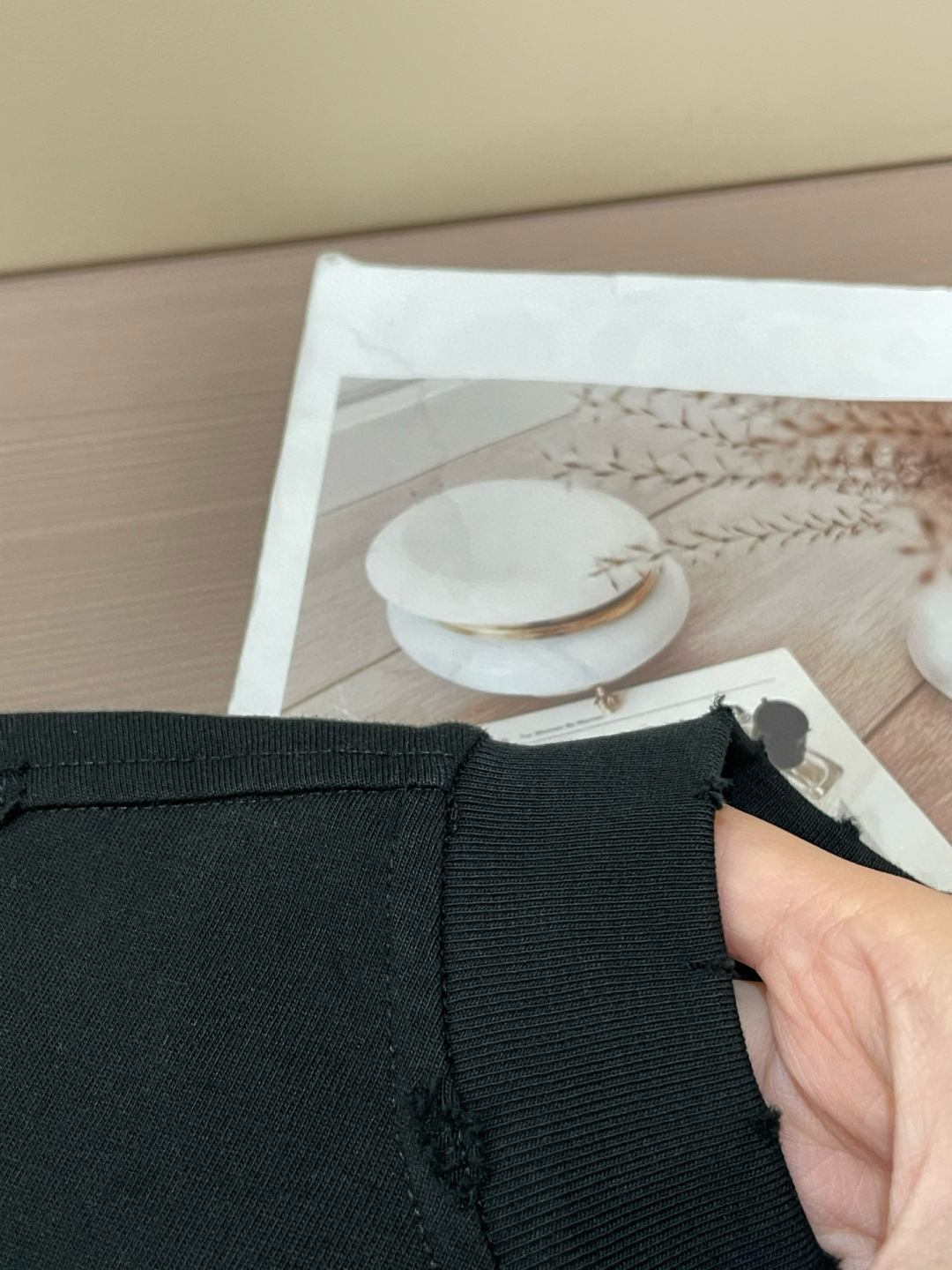 
alo 
2025春夏款/官网同步
面料采用重磅纯棉精梳棉面料，OS宽松版型，上身版型超正！日常百搭，