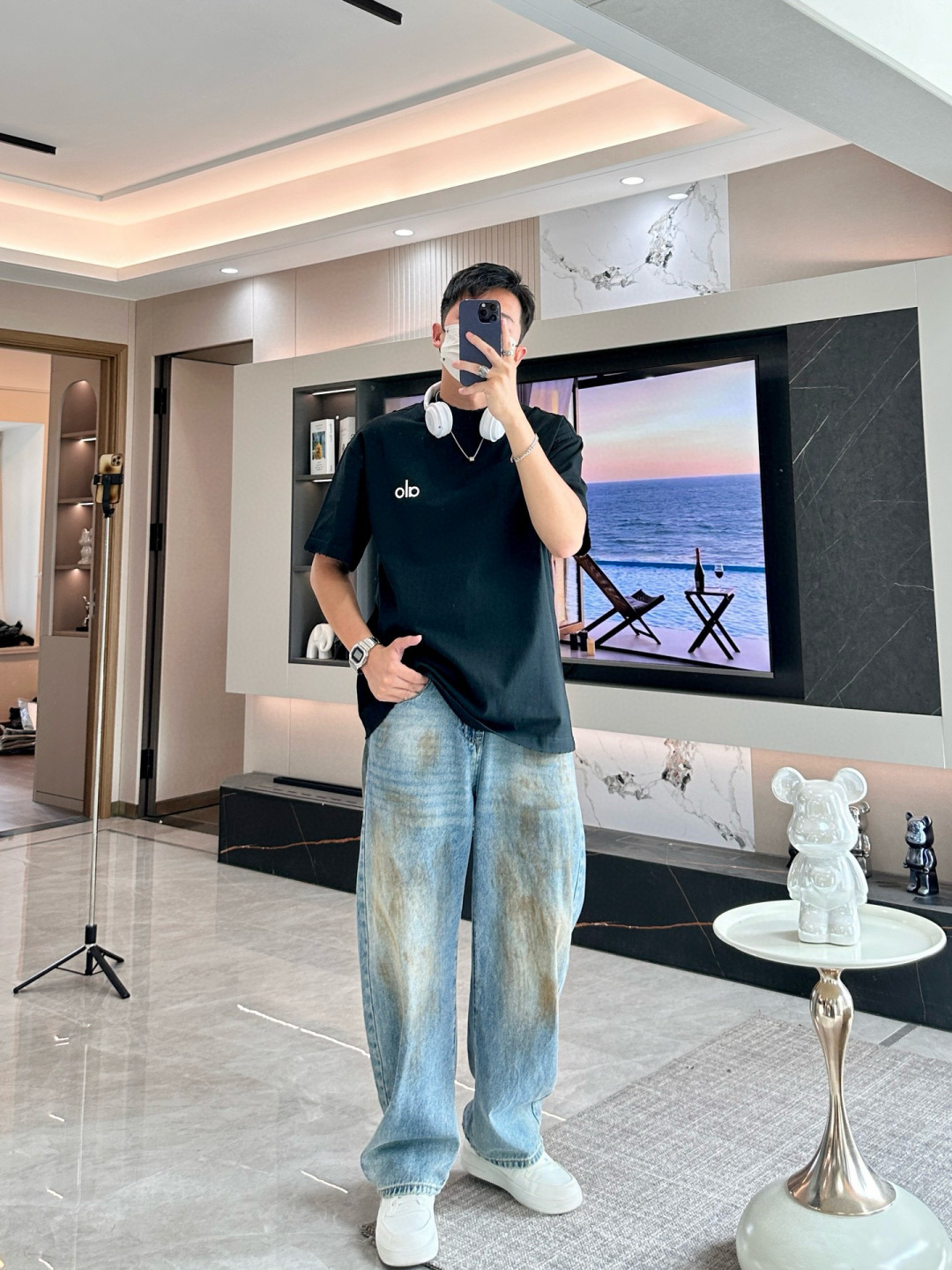 
alo 
2025春夏款/官网同步
面料采用重磅纯棉精梳棉面料，OS宽松版型，上身版型超正！日常百搭，