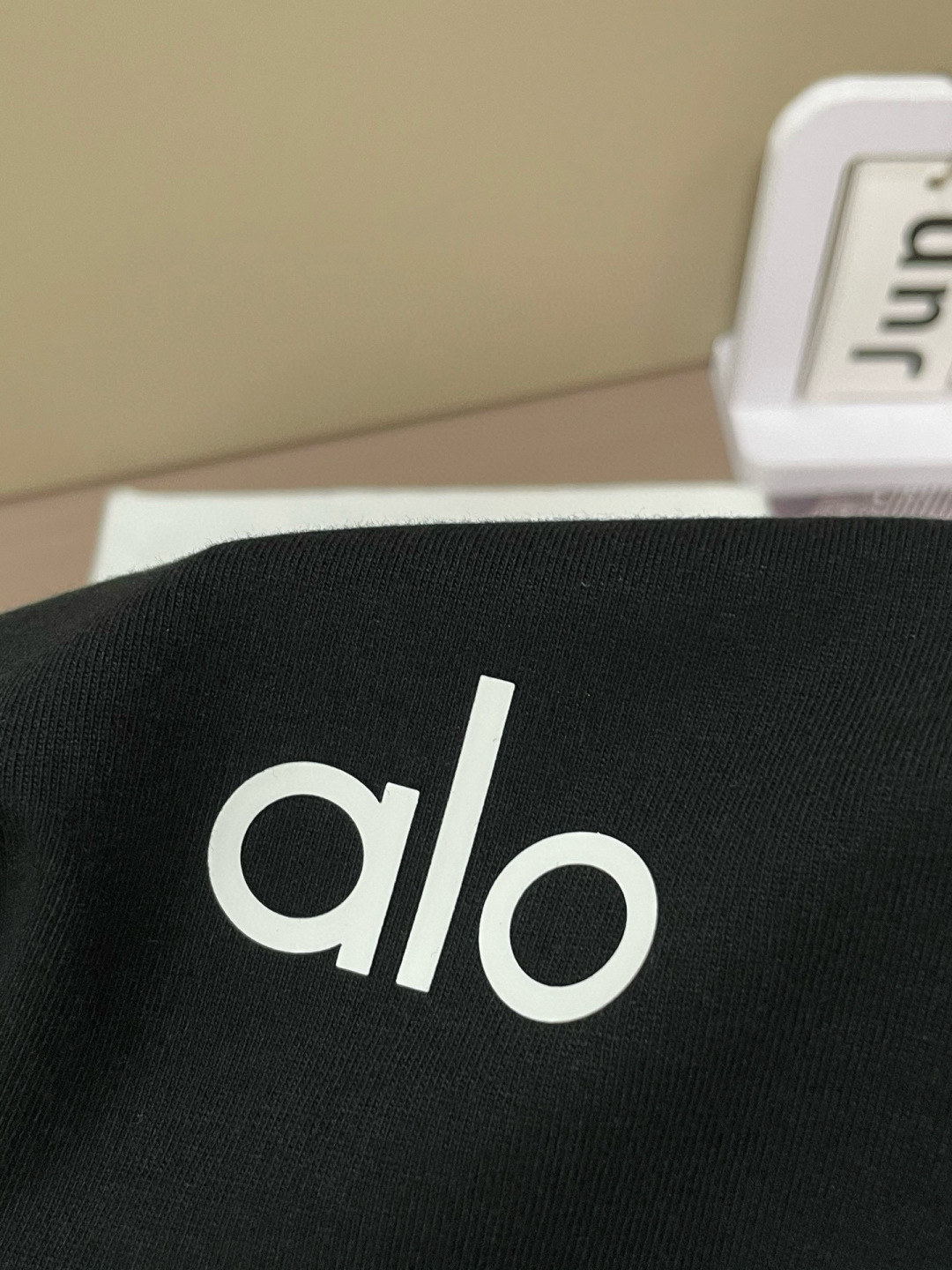 
alo 
2025春夏款/官网同步
面料采用重磅纯棉精梳棉面料，OS宽松版型，上身版型超正！日常百搭，