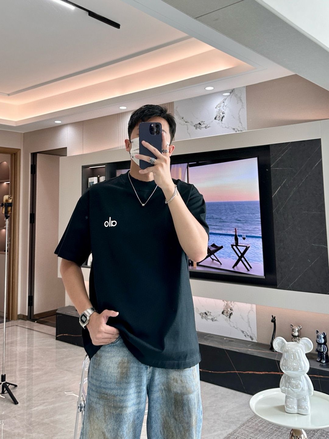 
alo 
2025春夏款/官网同步
面料采用重磅纯棉精梳棉面料，OS宽松版型，上身版型超正！日常百搭，