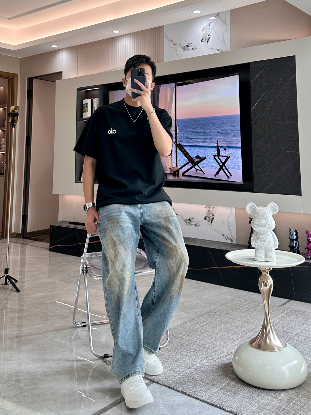 
alo 
2025春夏款/官网同步
面料采用重磅纯棉精梳棉面料，OS宽松版型，上身版型超正！日常百搭，