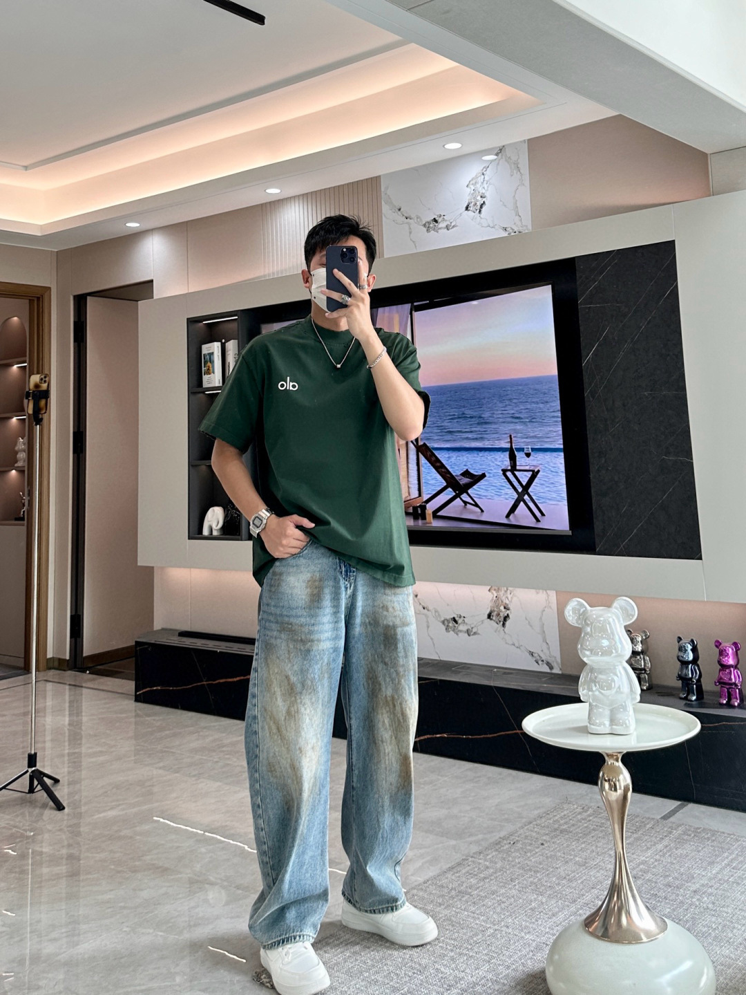 
alo 
2025春夏款/官网同步
面料采用重磅纯棉精梳棉面料，OS宽松版型，上身版型超正！日常百搭，