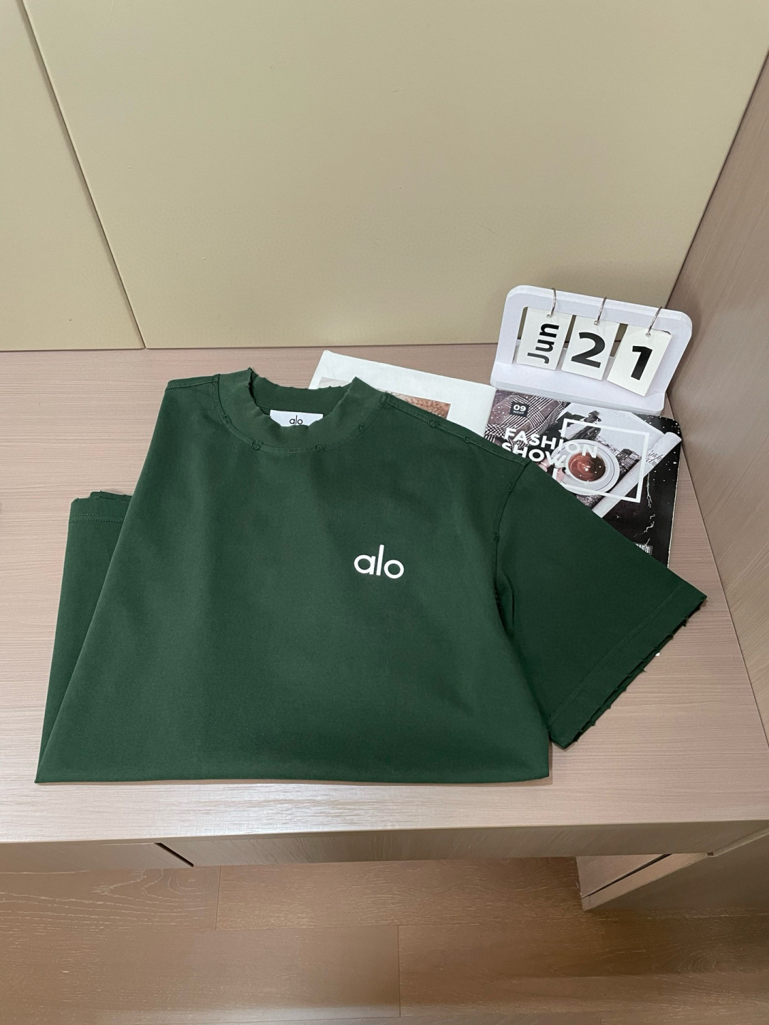 
alo 
2025春夏款/官网同步
面料采用重磅纯棉精梳棉面料，OS宽松版型，上身版型超正！日常百搭，