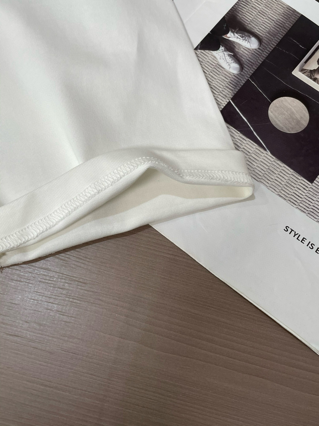 
alo 
2025春夏款/官网同步
面料采用重磅纯棉精梳棉面料，OS宽松版型，上身版型超正！日常百搭，