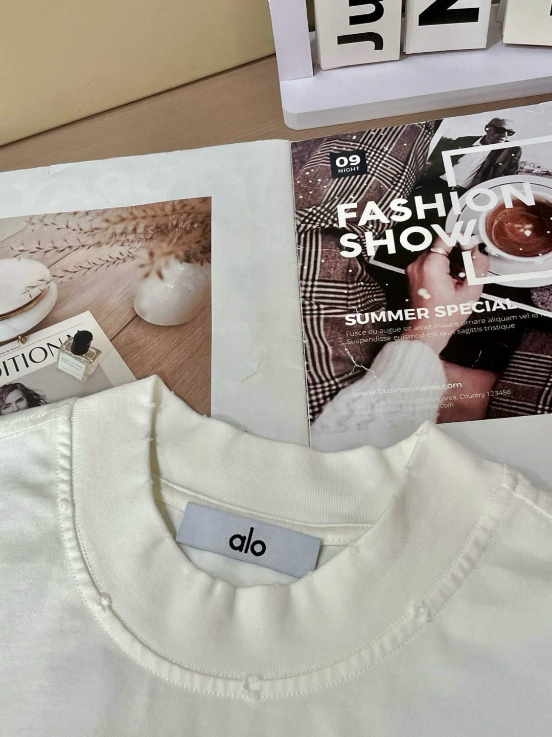 
alo 
2025春夏款/官网同步
面料采用重磅纯棉精梳棉面料，OS宽松版型，上身版型超正！日常百搭，