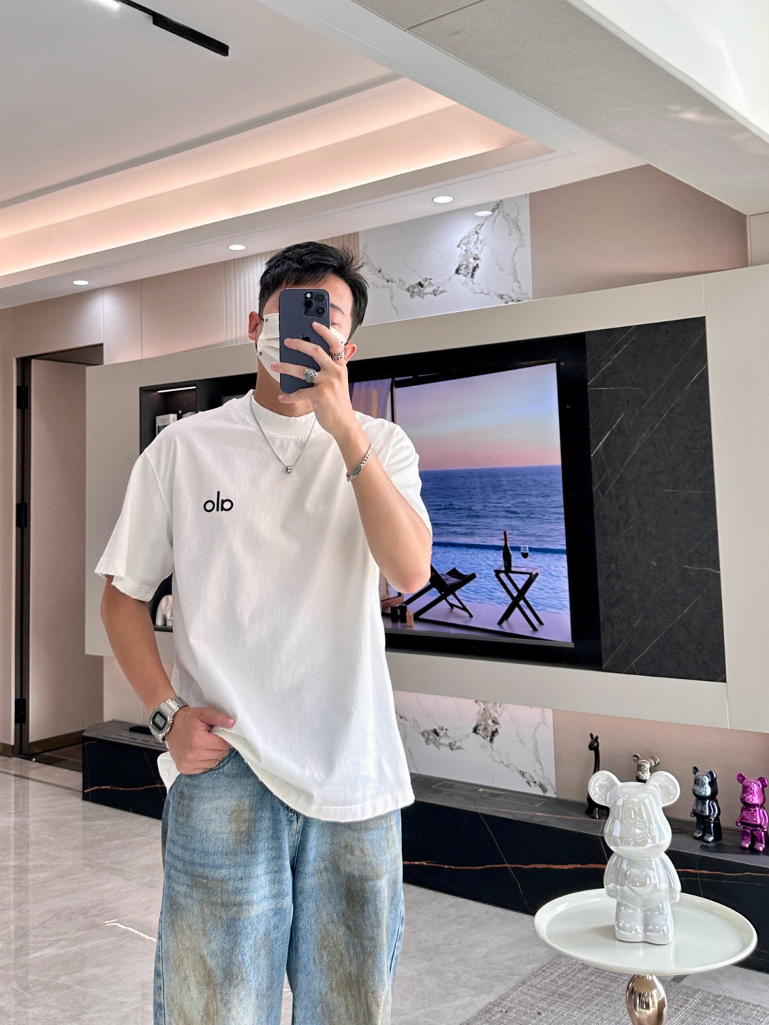 
alo 
2025春夏款/官网同步
面料采用重磅纯棉精梳棉面料，OS宽松版型，上身版型超正！日常百搭，