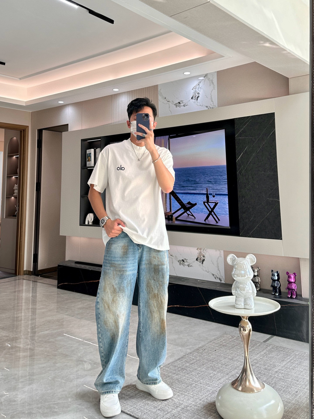 
alo 
2025春夏款/官网同步
面料采用重磅纯棉精梳棉面料，OS宽松版型，上身版型超正！日常百搭，