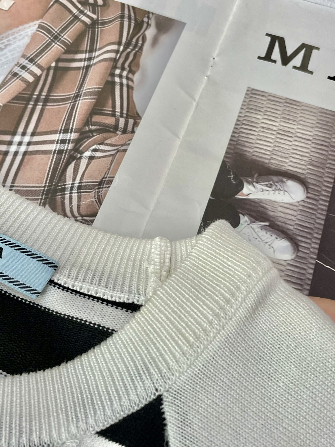 
Prad 2025ss夏季新品男士针织圆领短袖衫！独家首发 采用纤维超细与高弹的伊力特纱线织造而成，质