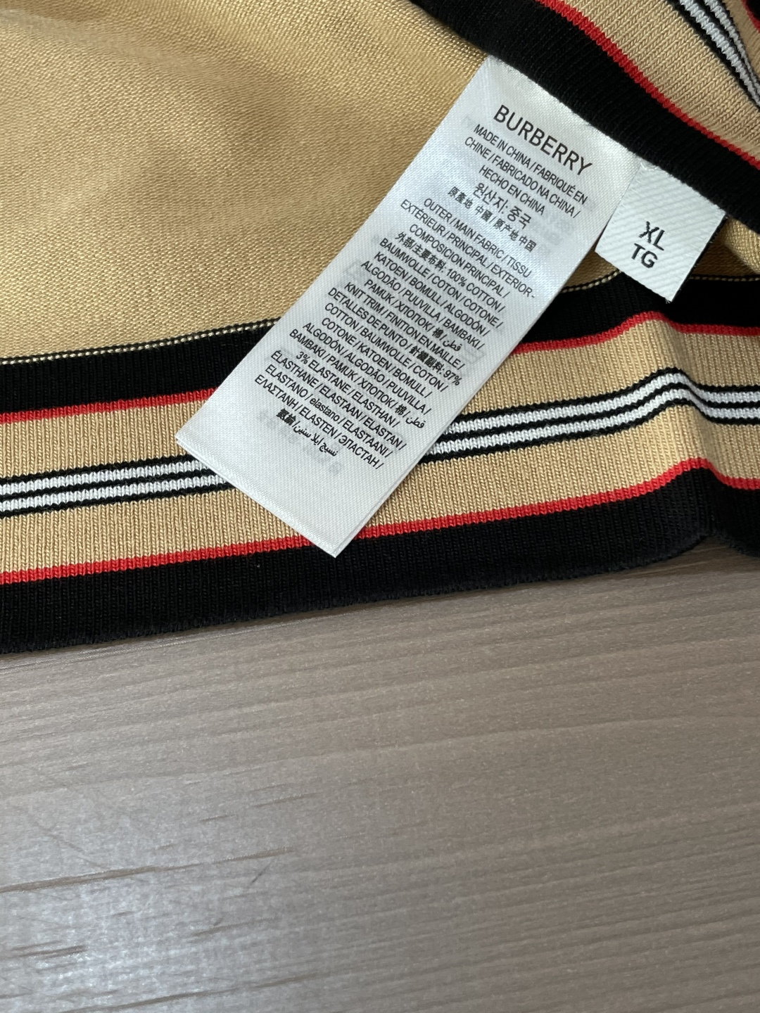 
Bur 2025ss夏季新品男士针织圆领短袖衫！独家首发 采用纤维超细与高弹的伊力特纱线织造而成，质感