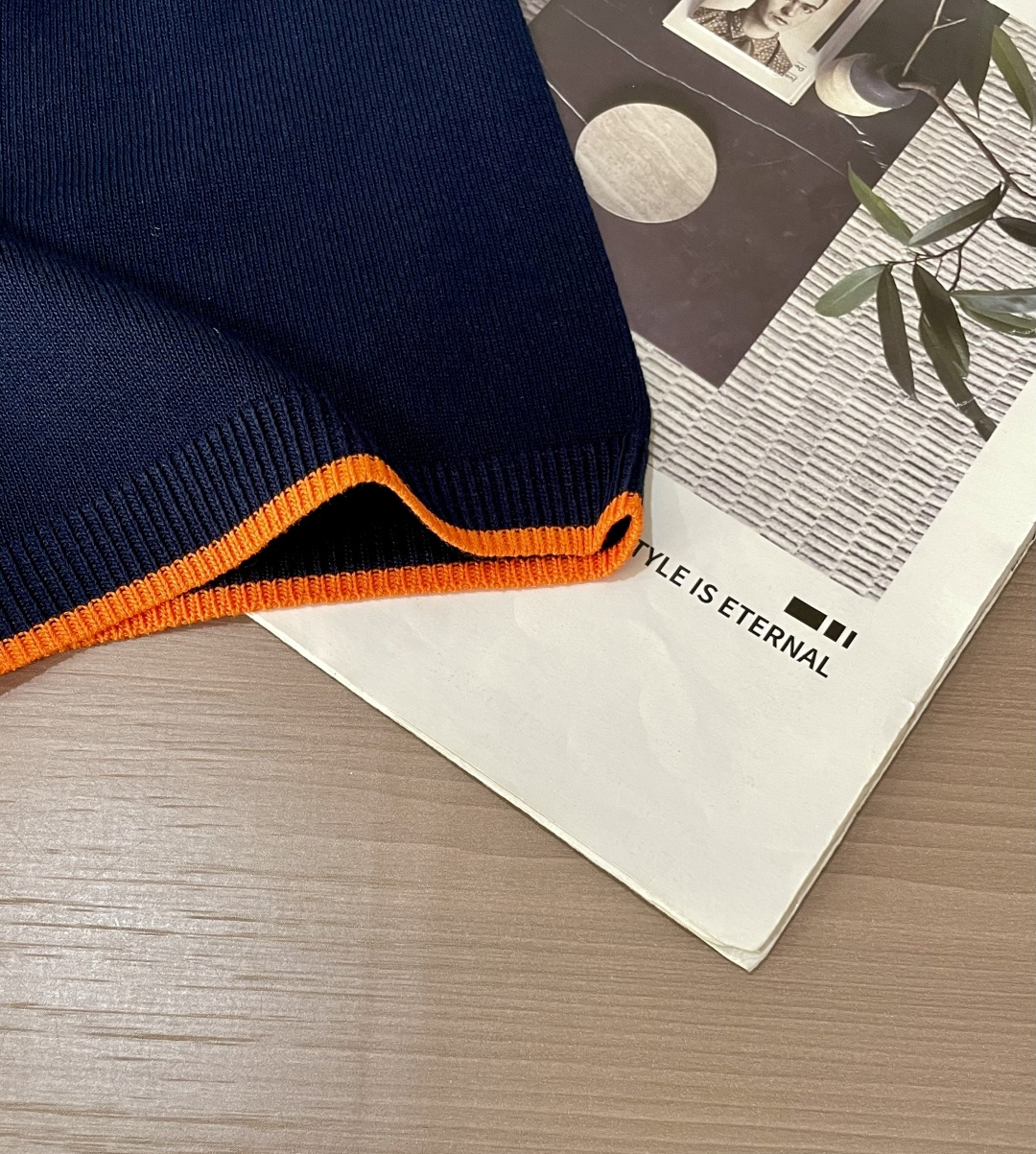 
H 2025ss夏季新品男士针织圆领短袖衫！独家首发 采用纤维超细与高弹的伊力特纱线织造而成，质感与纹