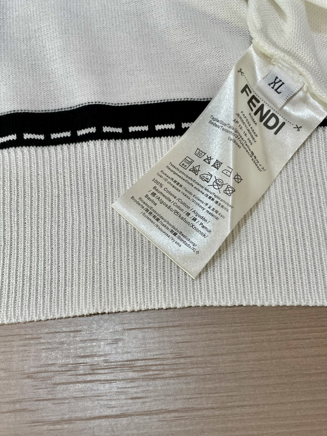 
FD 2025ss夏季新品男士针织圆领短袖衫！独家首发 采用纤维超细与高弹的伊力特纱线织造而成，质感与