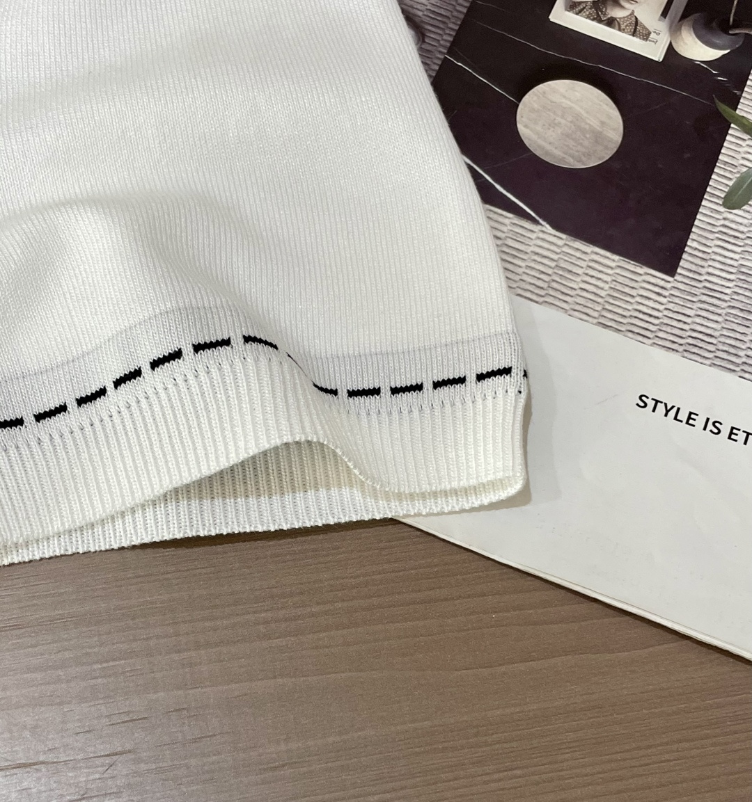 
FD 2025ss夏季新品男士针织圆领短袖衫！独家首发 采用纤维超细与高弹的伊力特纱线织造而成，质感与