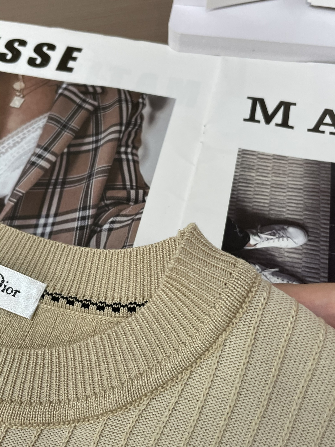 
Dior 2025ss夏季新品男士针织圆领短袖衫！独家首发 采用纤维超细与高弹的伊力特纱线织造而成，质