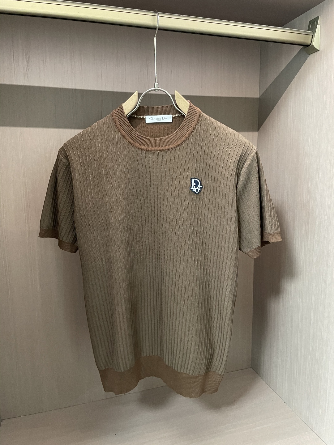 
Dior 2025ss夏季新品男士针织圆领短袖衫！独家首发 采用纤维超细与高弹的伊力特纱线织造而成，质