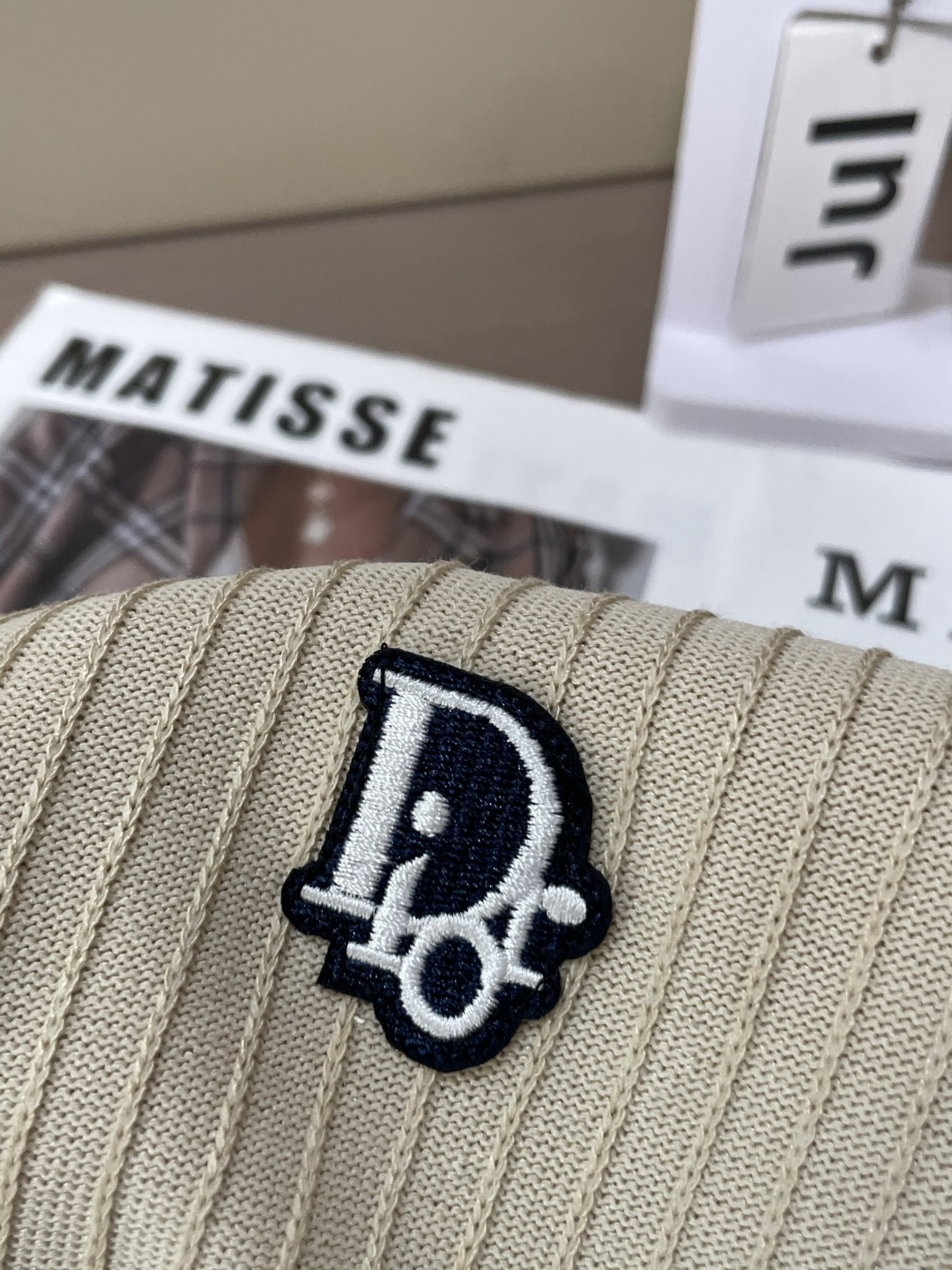 
Dior 2025ss夏季新品男士针织圆领短袖衫！独家首发 采用纤维超细与高弹的伊力特纱线织造而成，质