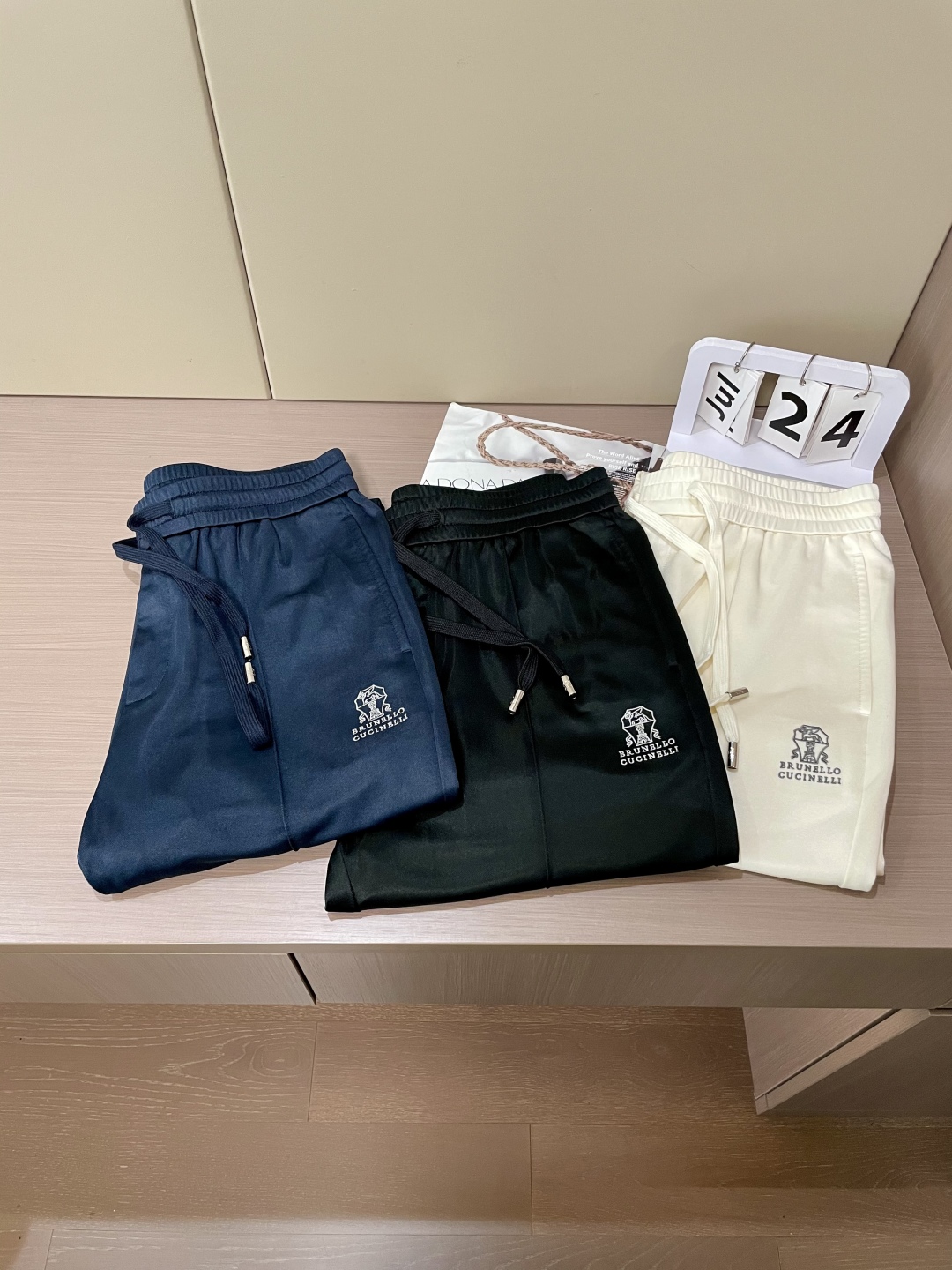 Stylish and Functional Jogging Pants for Modern Leisure Closets - 图片 9