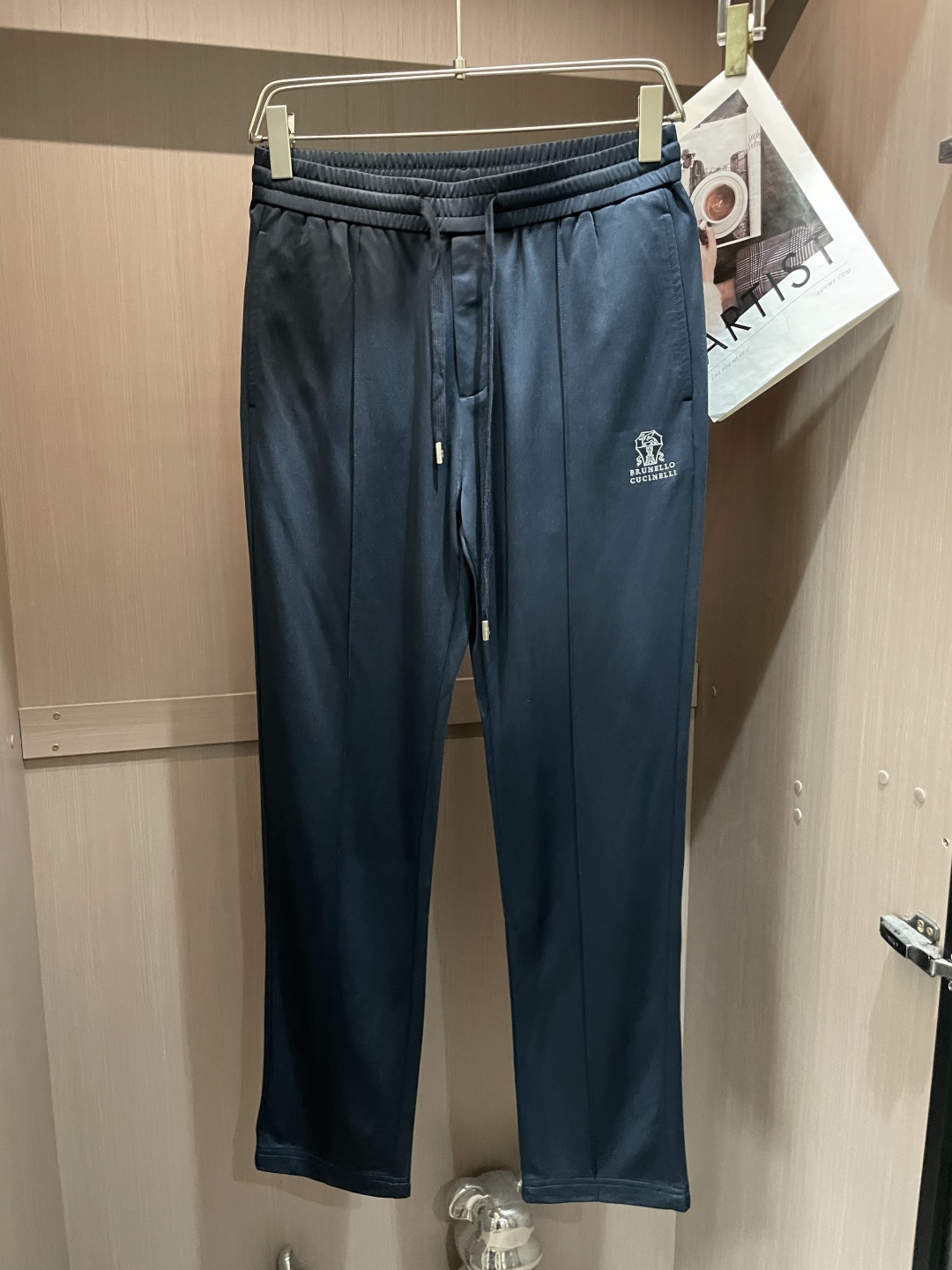 Stylish and Functional Jogging Pants for Modern Leisure Closets - 图片 1