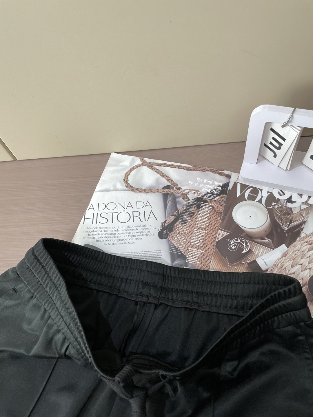 Stylish Jogging Pants with Enhanced Comfort and Performance Features - 图片 4