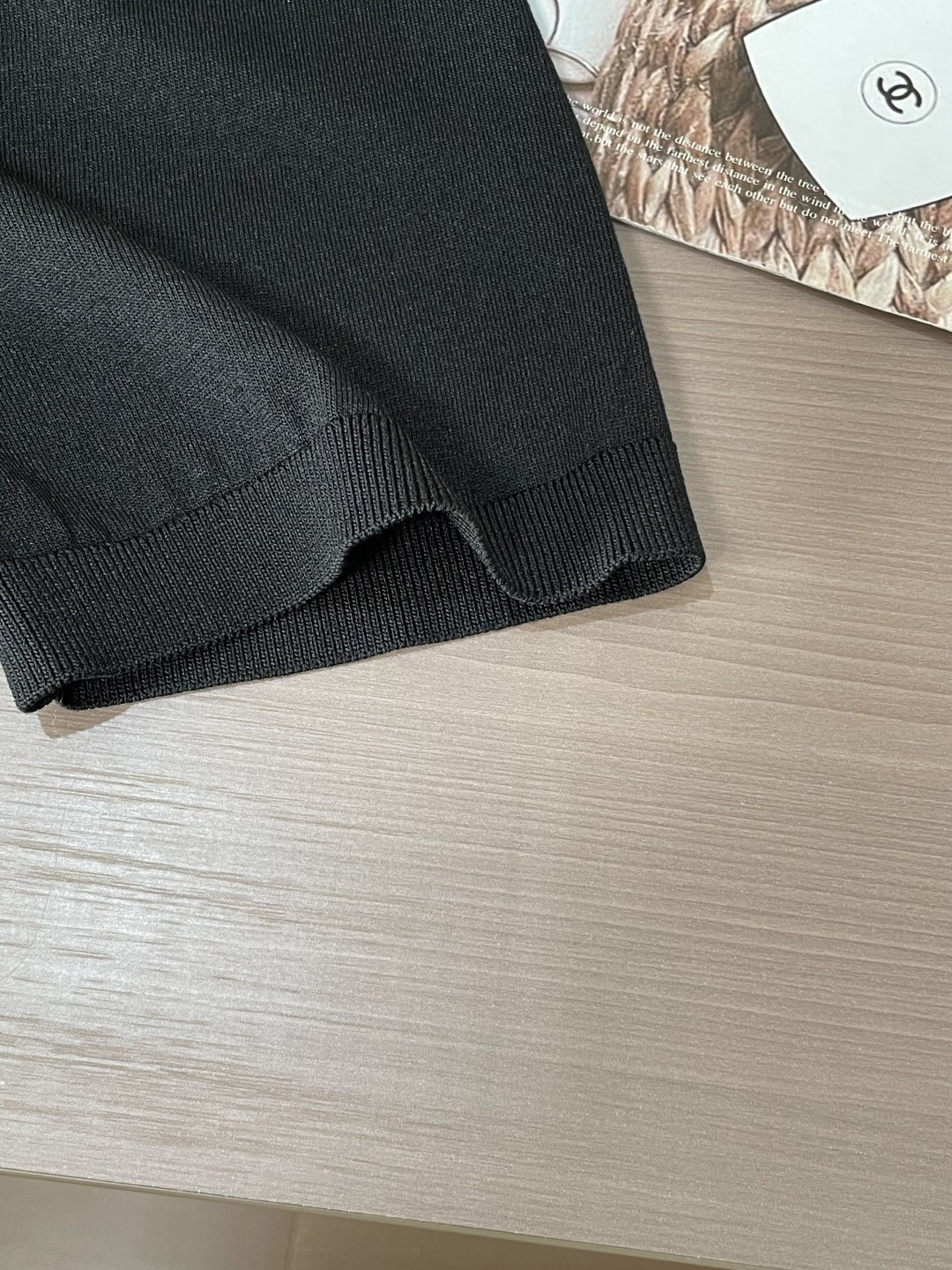 
Kiton 2025春夏最新男士翻领短袖针织衫，精选针织棉质面料制成， 60支超柔长绒棉，16针密致针