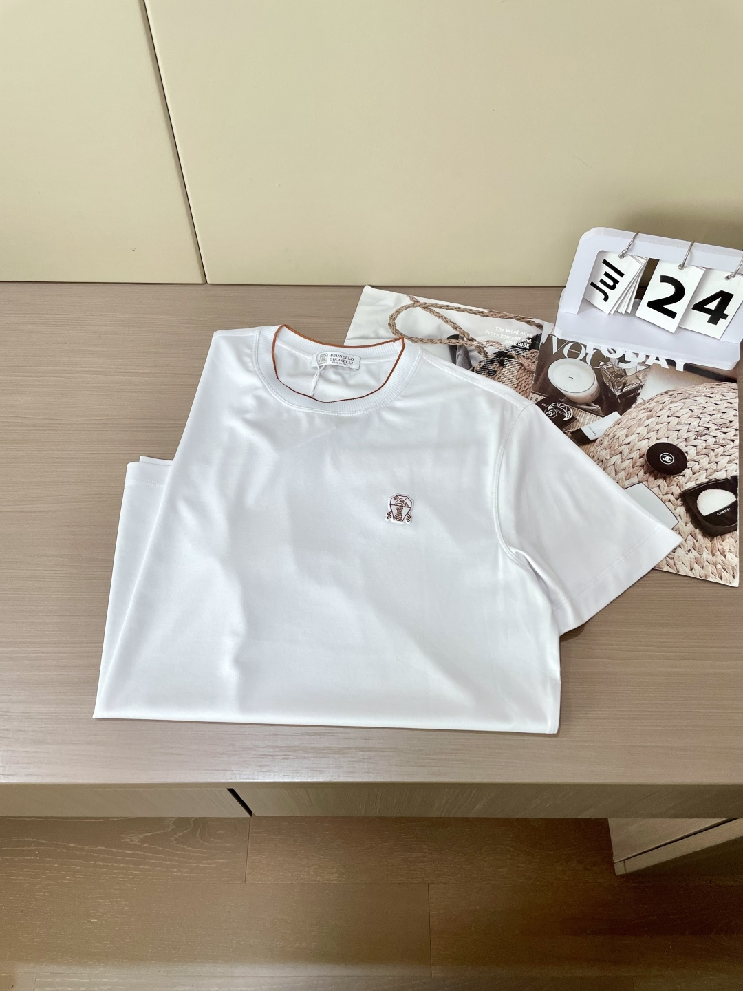 
BC 2025春夏新品 尽显奢华质感与卓越品质。它采用纯客供顶级面料——兰精天丝（70%天丝，30%棉