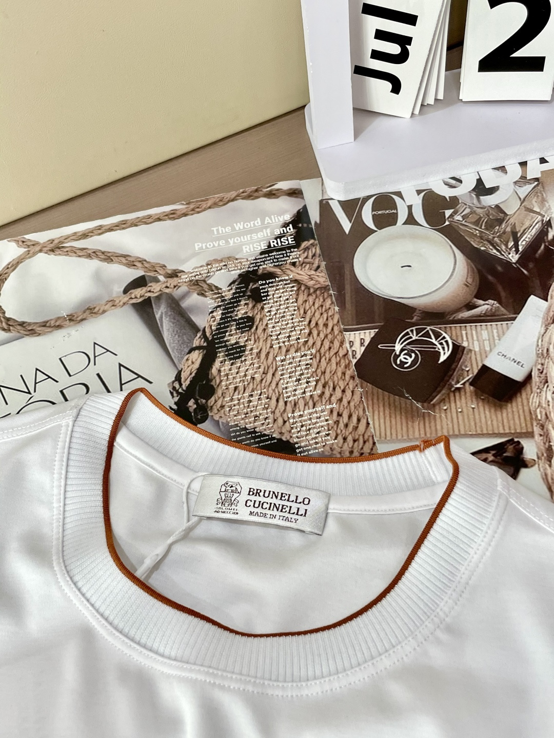 
BC 2025春夏新品 尽显奢华质感与卓越品质。它采用纯客供顶级面料——兰精天丝（70%天丝，30%棉